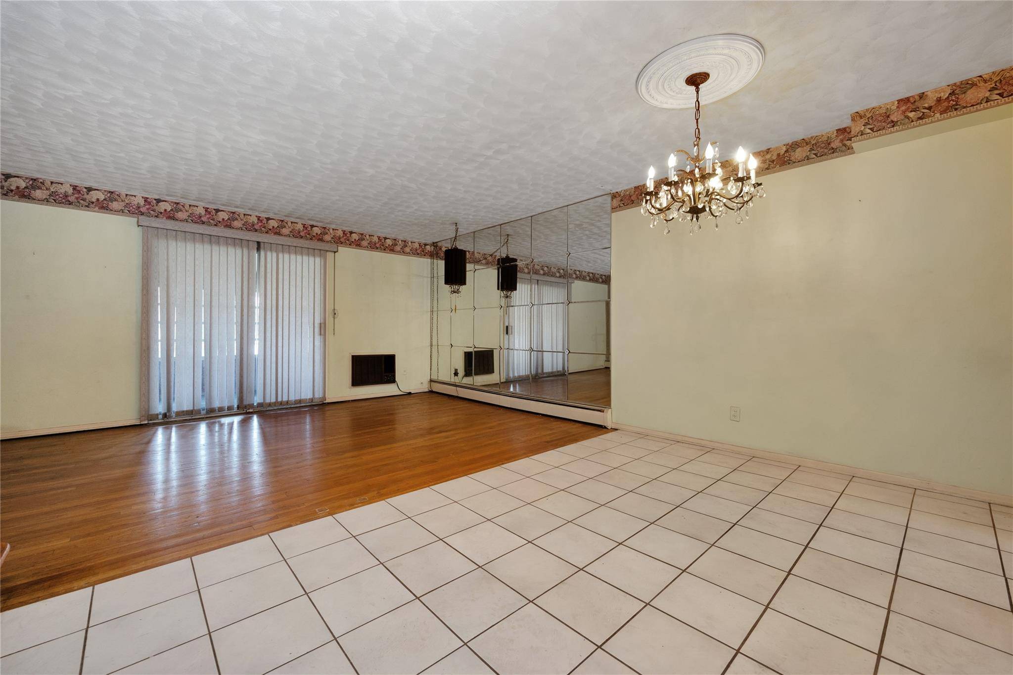 Middle Village, NY 11379,69-14 61 RD