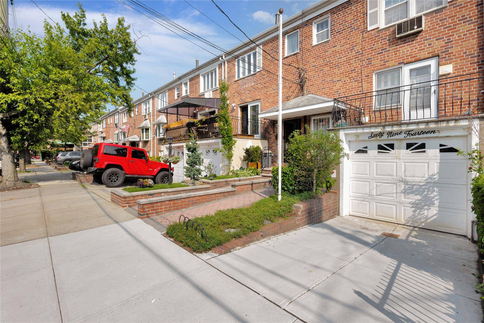 Middle Village, NY 11379,69-14 61 RD