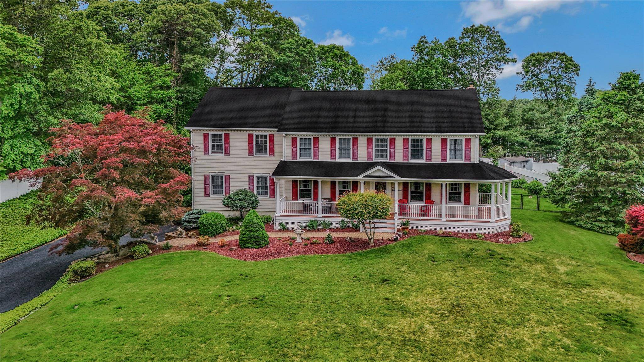 East Setauket, NY 11733,16 Abbey LN