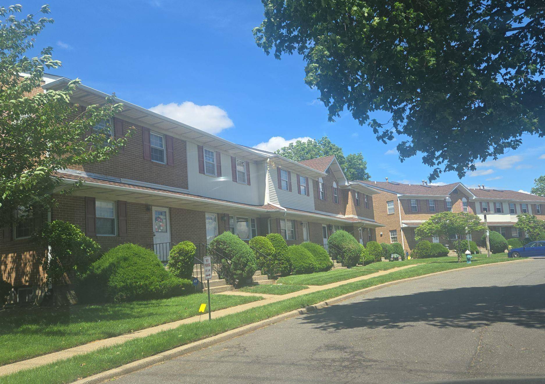 Franklin Square, NY 11010,815 Franklin AVE #4