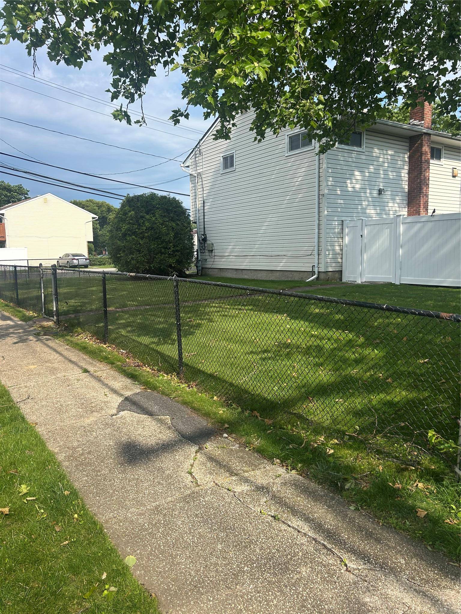 Lindenhurst, NY 11757,635 S Wellwood AVE