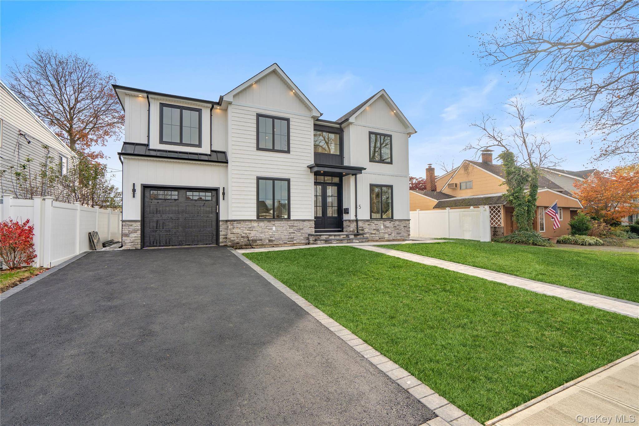 Westbury, NY 11590,45 Mist LN