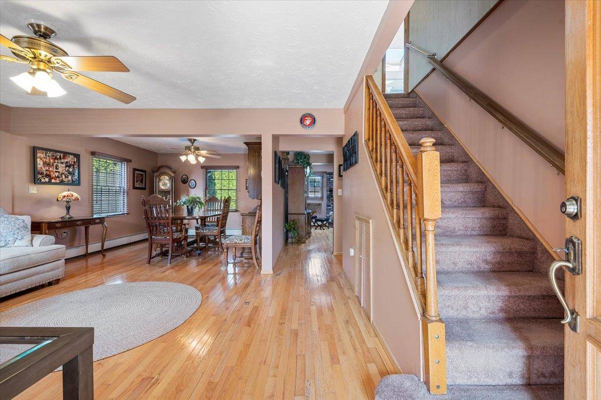 Levittown, NY 11756,17 Acorn LN