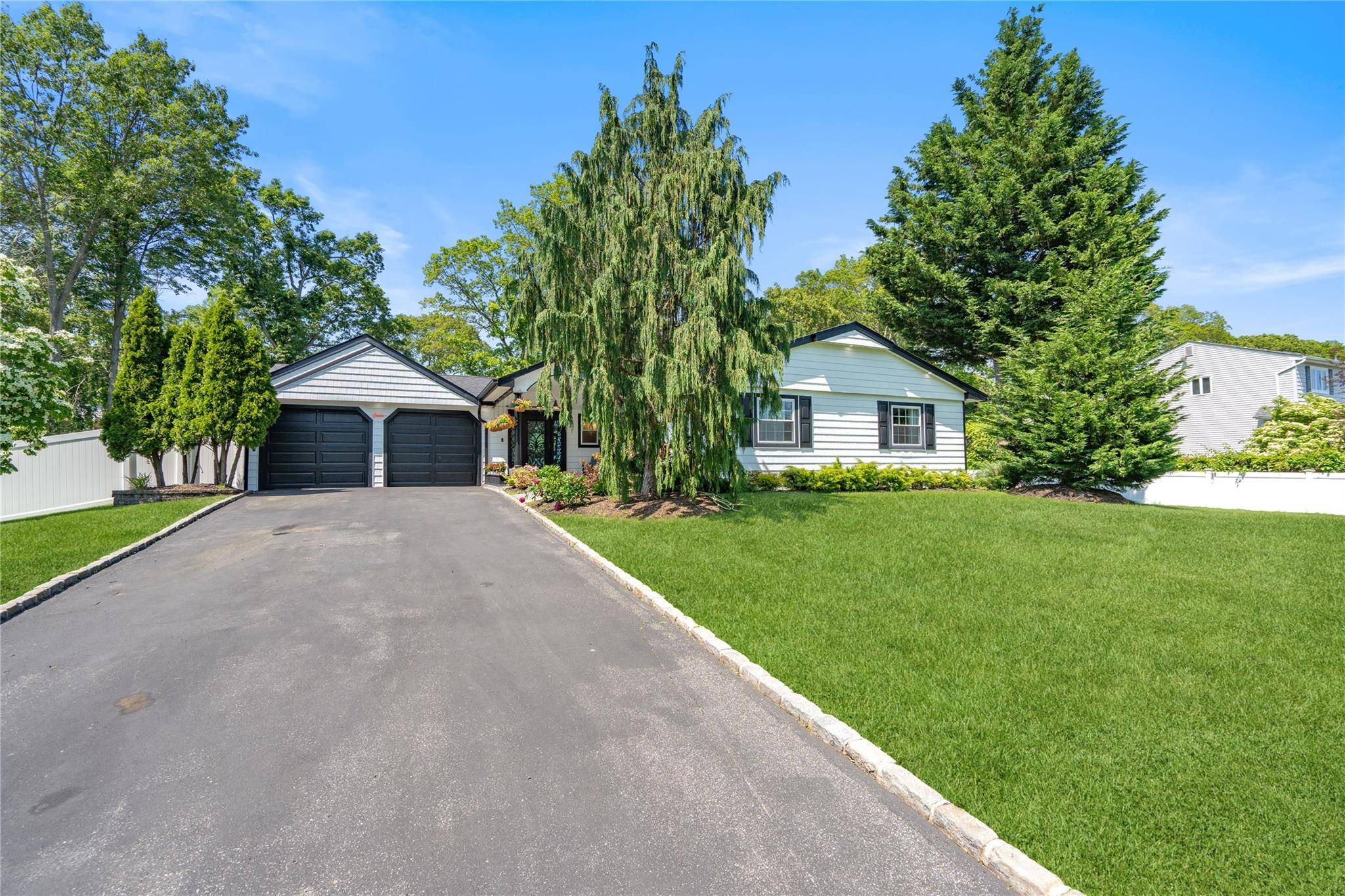 Dix Hills, NY 11746,11 Gallatin DR