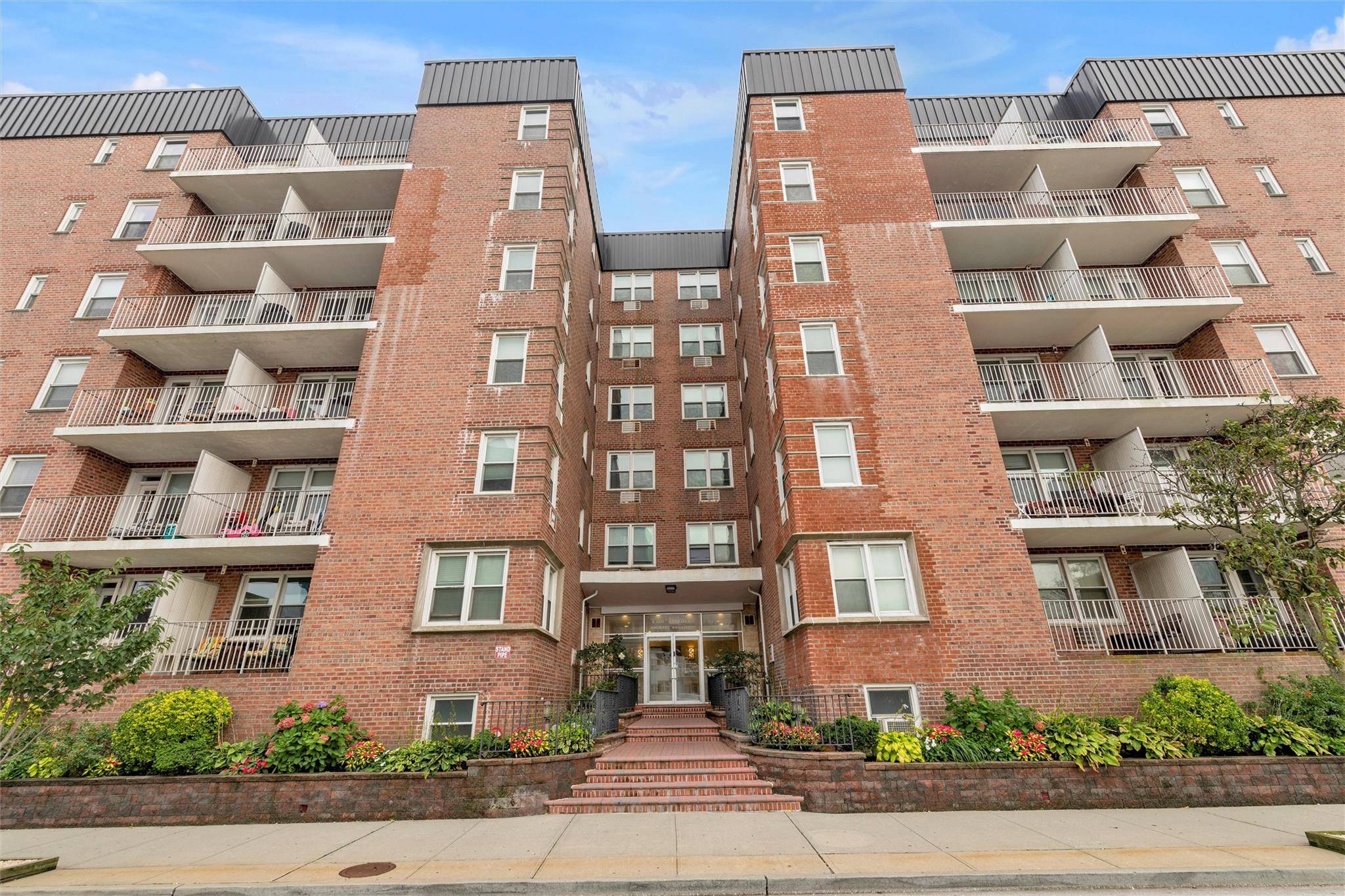 Long Beach, NY 11561,210 E Broadway #1D