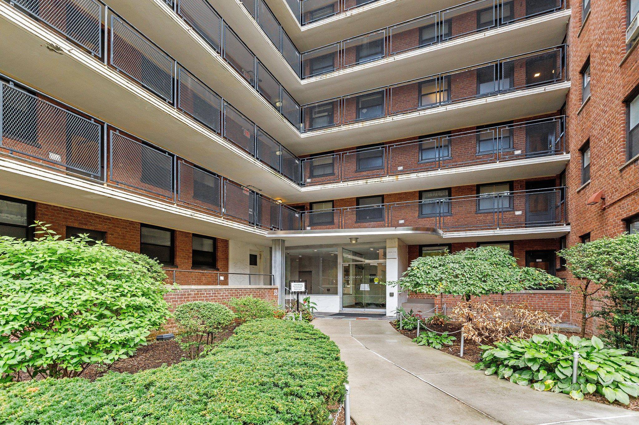 Jackson Heights, NY 11372,35-11 85th ST #8N