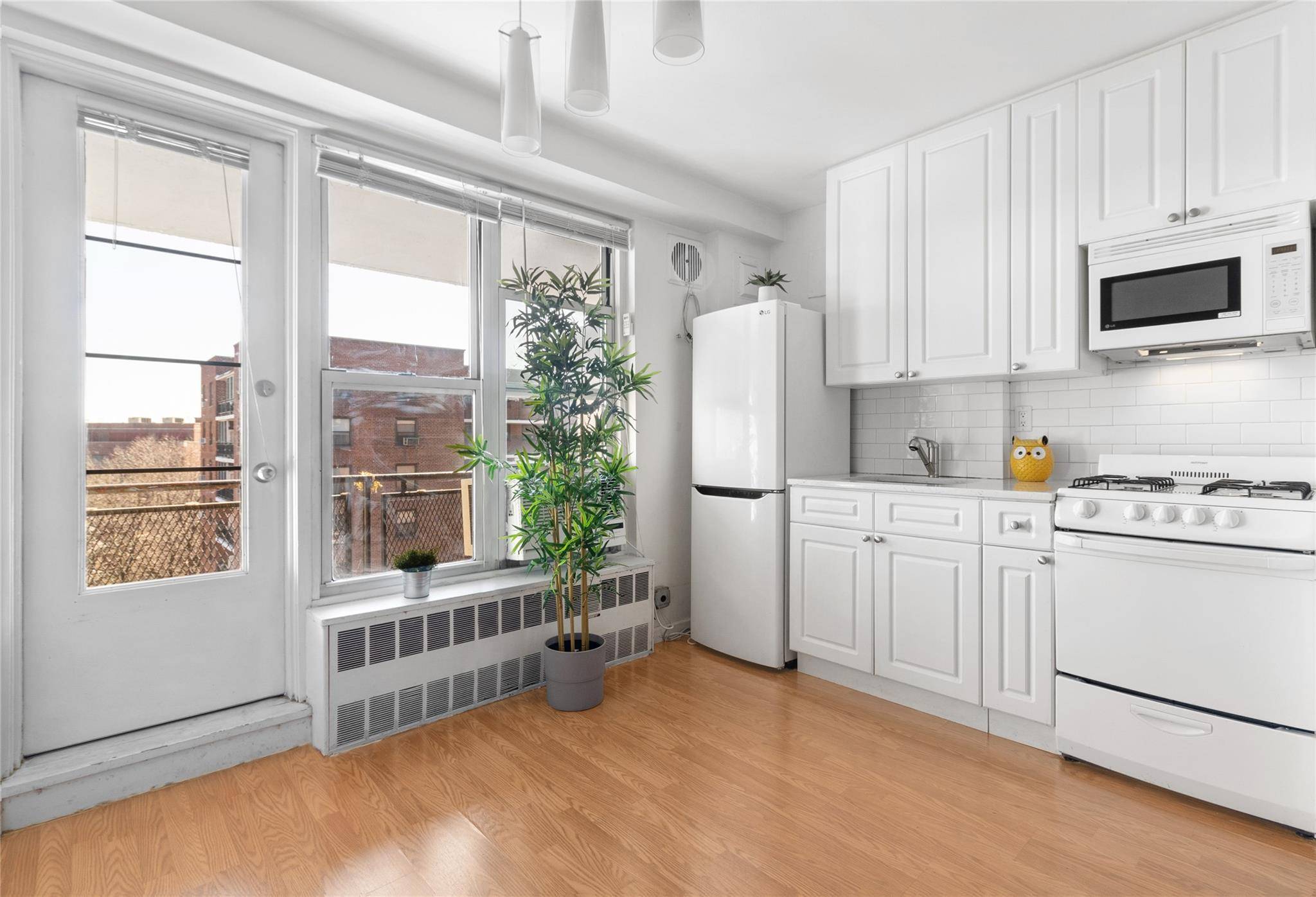 Jackson Heights, NY 11372,35-11 85th ST #8N