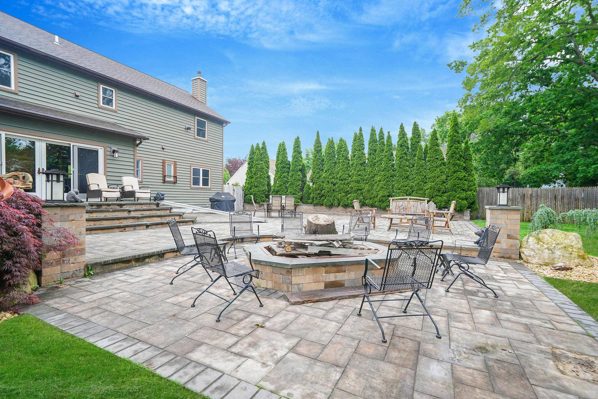 West Islip, NY 11795,800 Bay Shore AVE