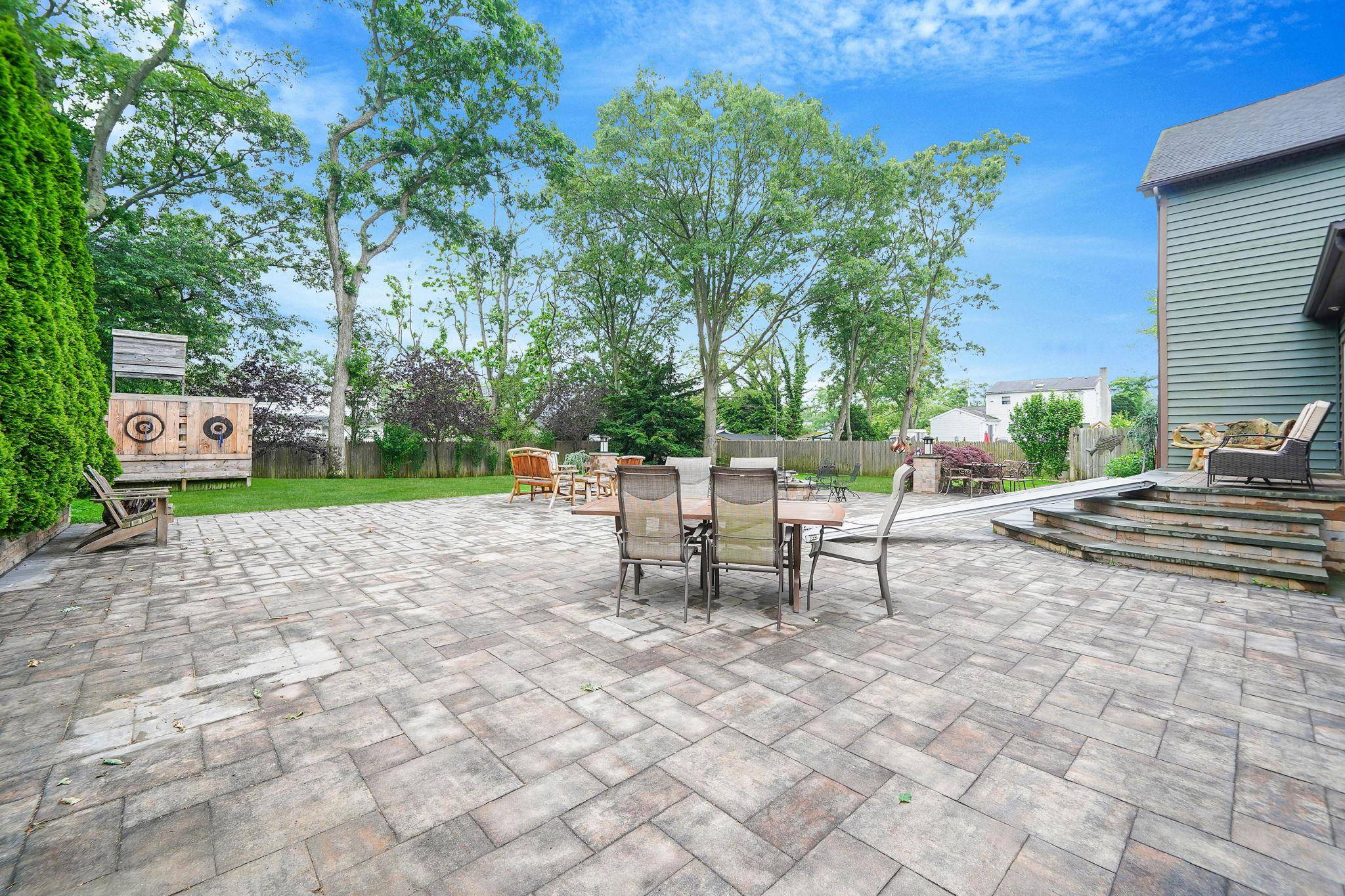 West Islip, NY 11795,800 Bay Shore AVE