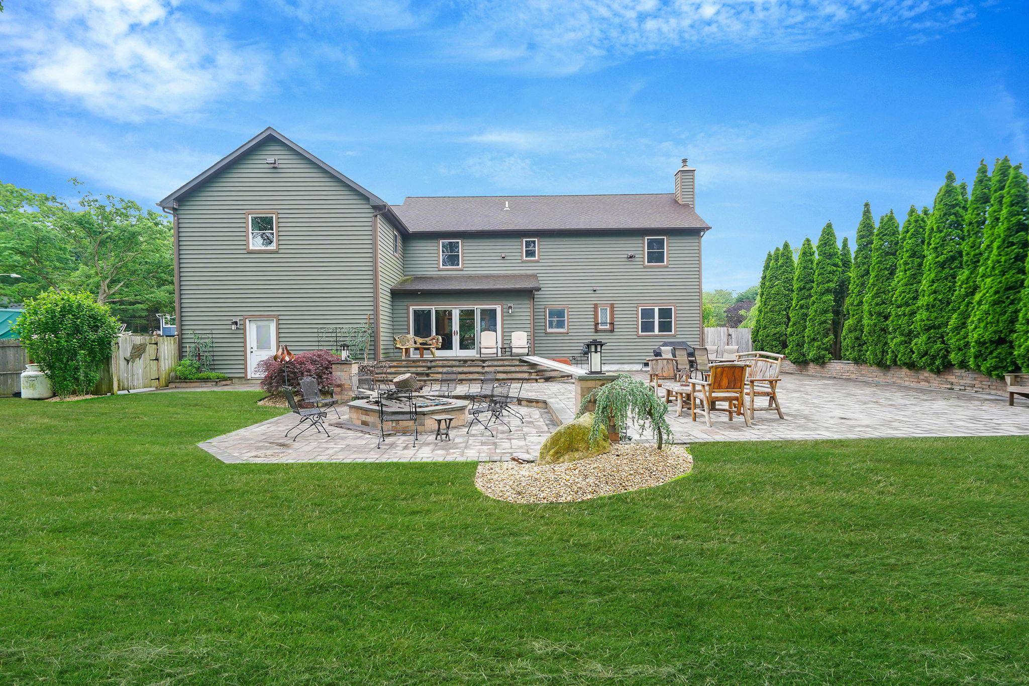 West Islip, NY 11795,800 Bay Shore AVE