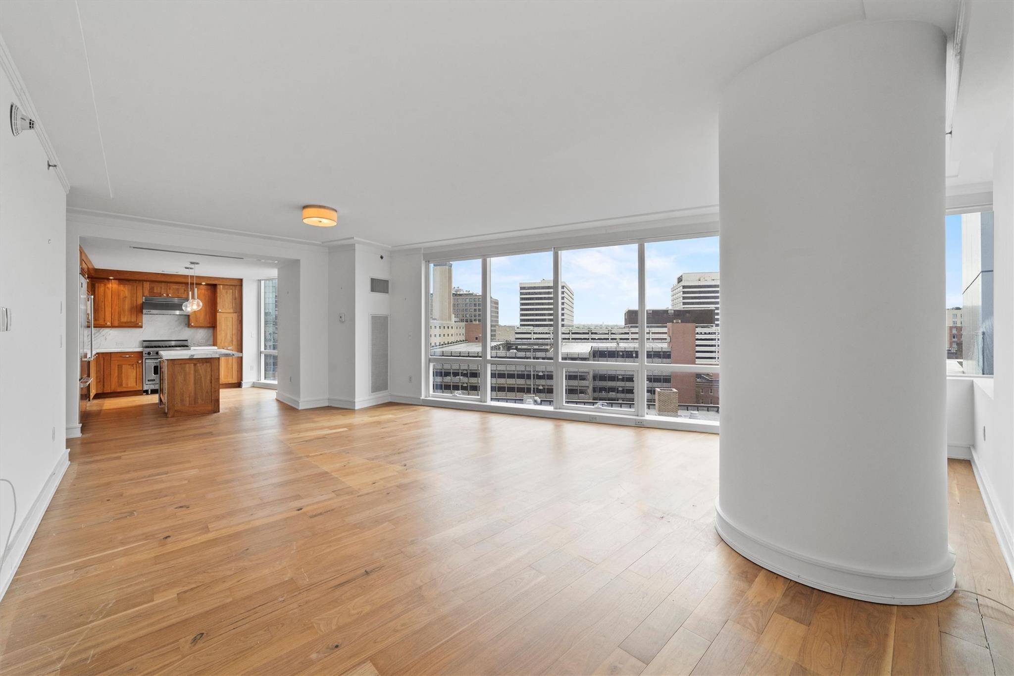 White Plains, NY 10601,5 Renaissance SQ #10G