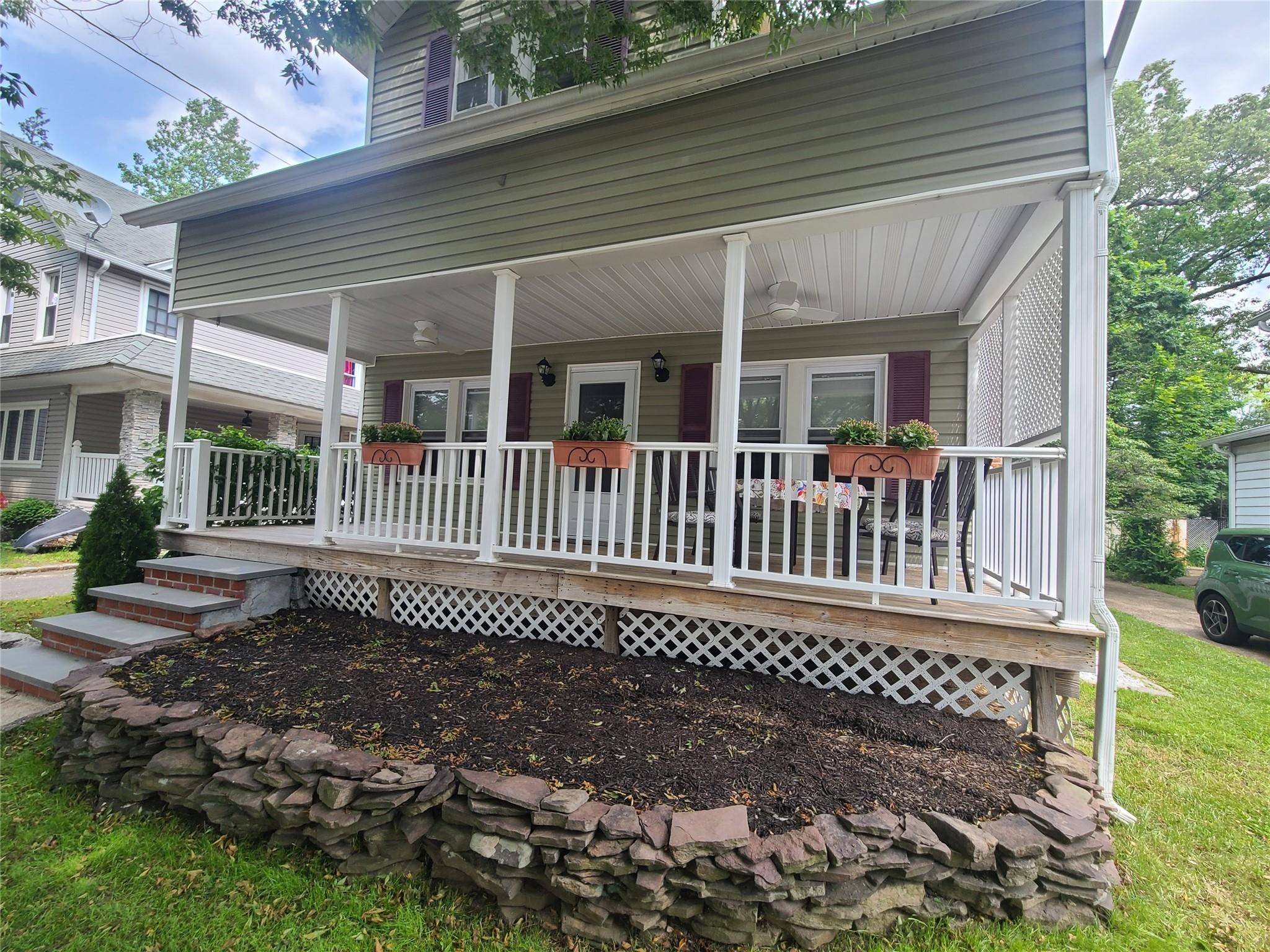 Lynbrook, NY 11563,54 Lynbrook AVE