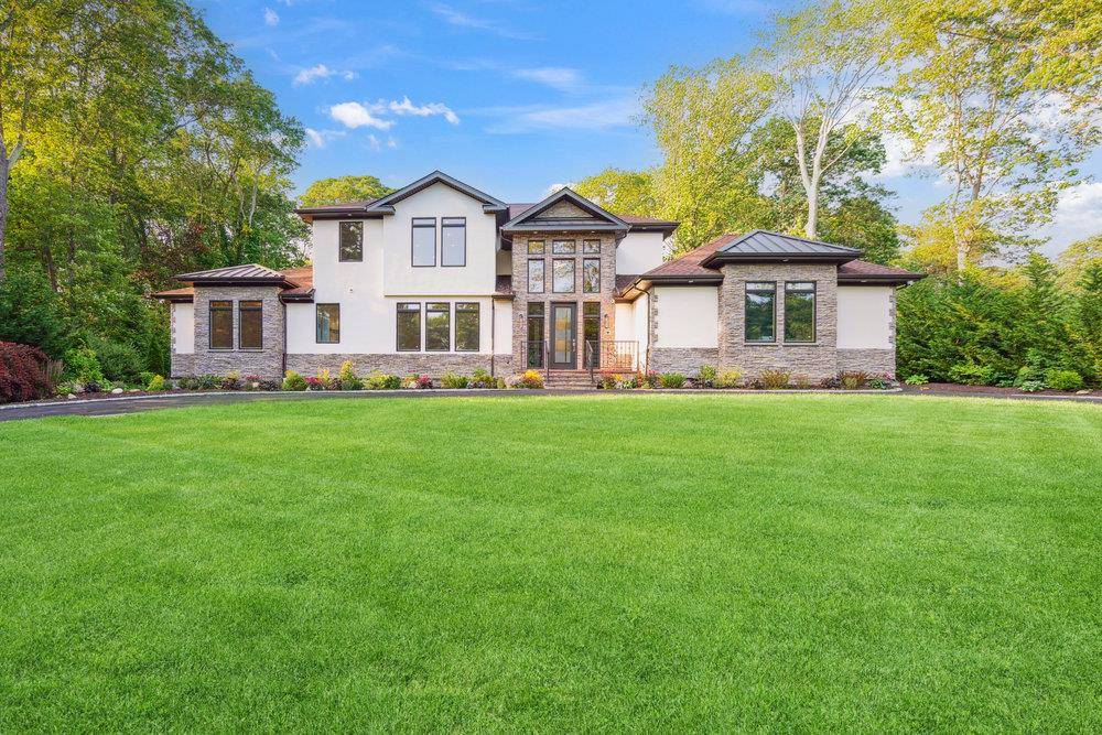 Dix Hills, NY 11746,21 Arista DR