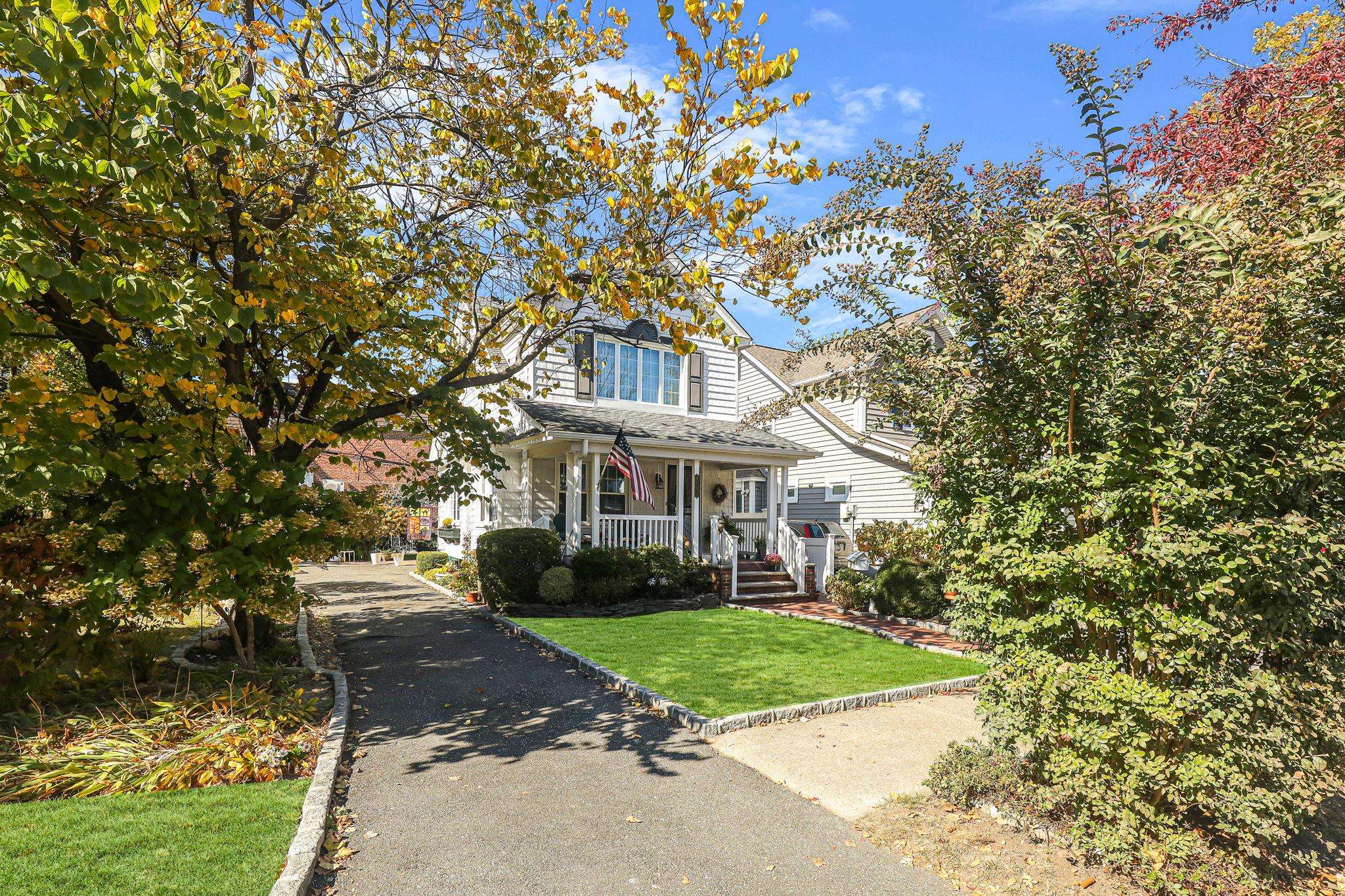 Forest Hills, NY 11375,95-01 72nd AVE
