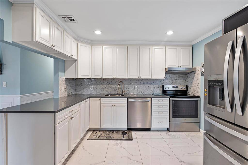Bohemia, NY 11716,1496 Ocean AVE
