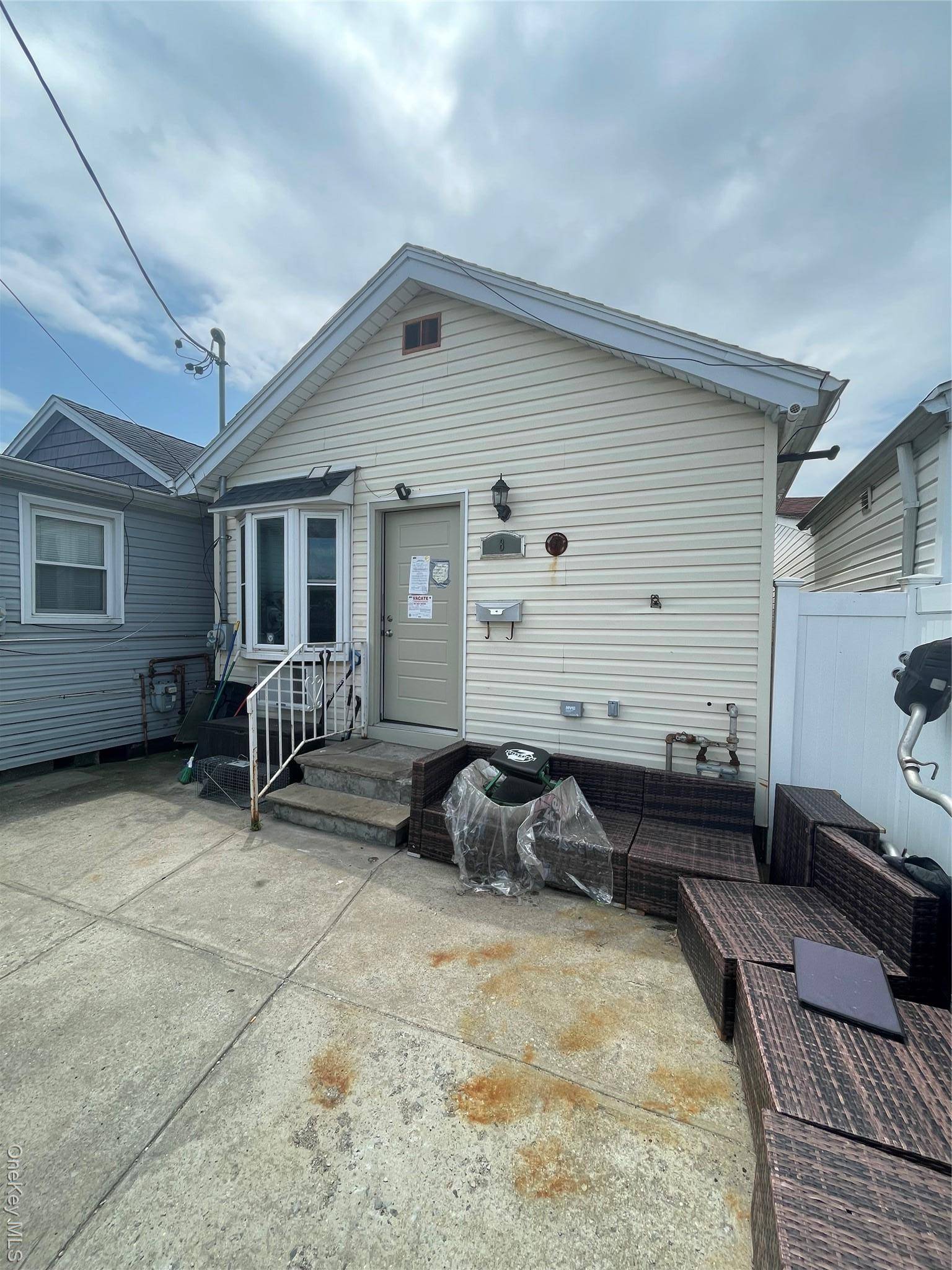 Howard Beach, NY 11414,8 Church ST