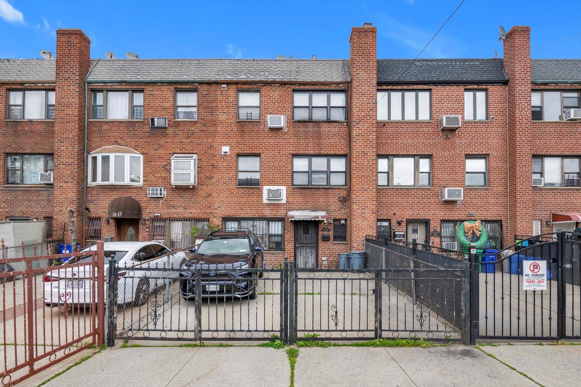 East Elmhurst, NY 11369,23-19 93rd ST