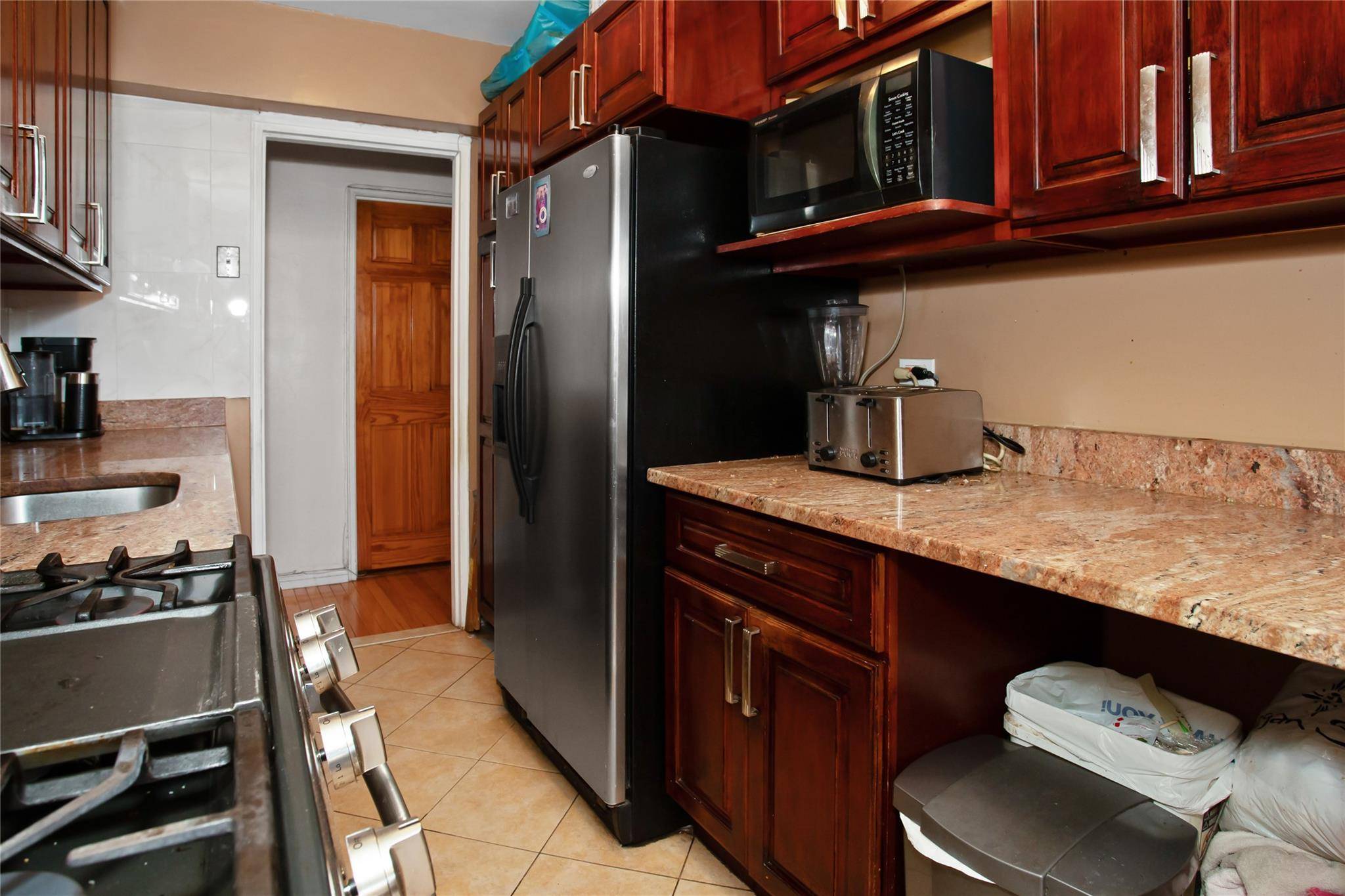 Elmhurst, NY 11373,83-37 Saint James AVE #2R