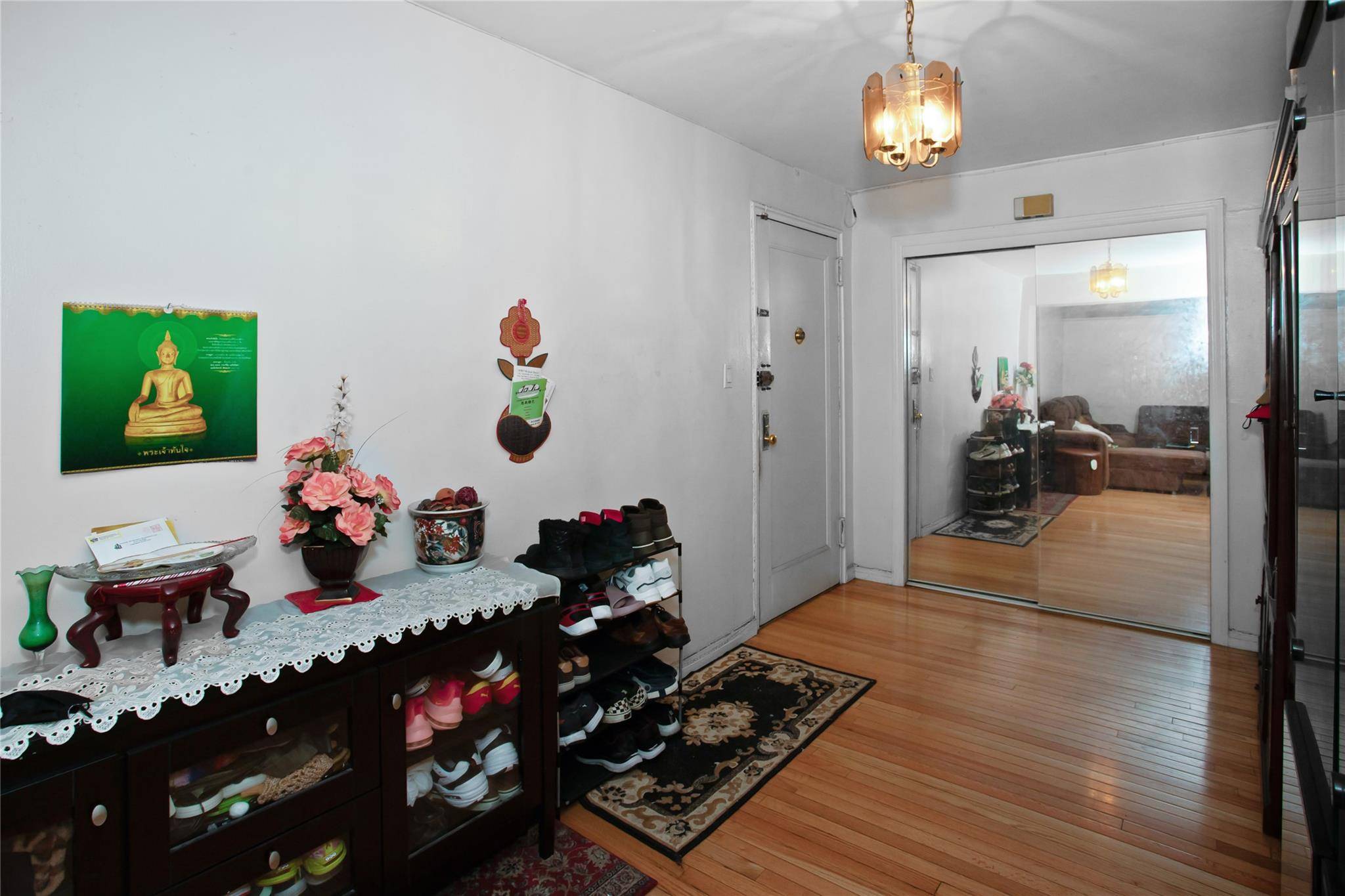 Elmhurst, NY 11373,83-37 Saint James AVE #2R