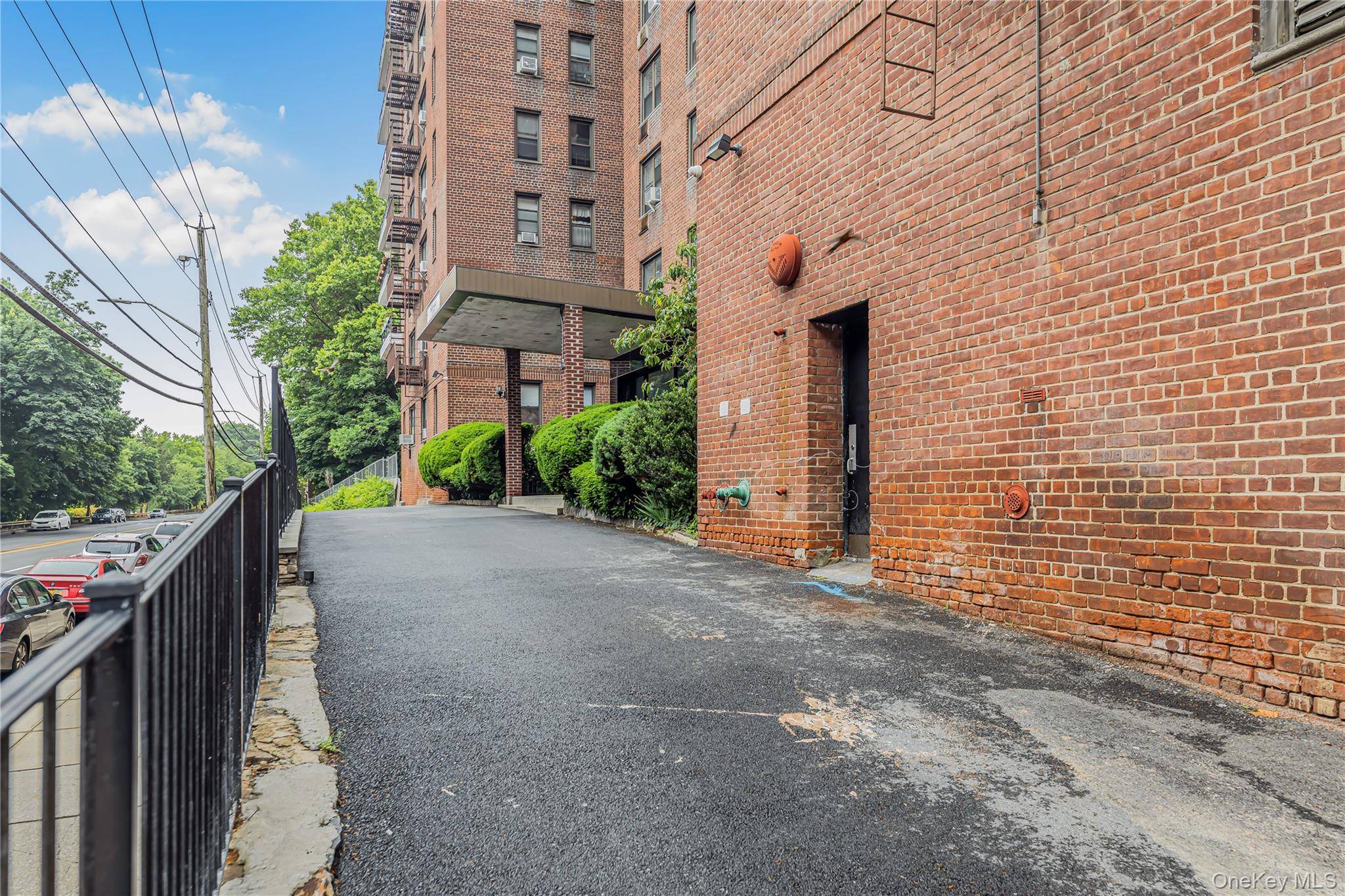 Yonkers, NY 10704,277 Bronx River RD #2A