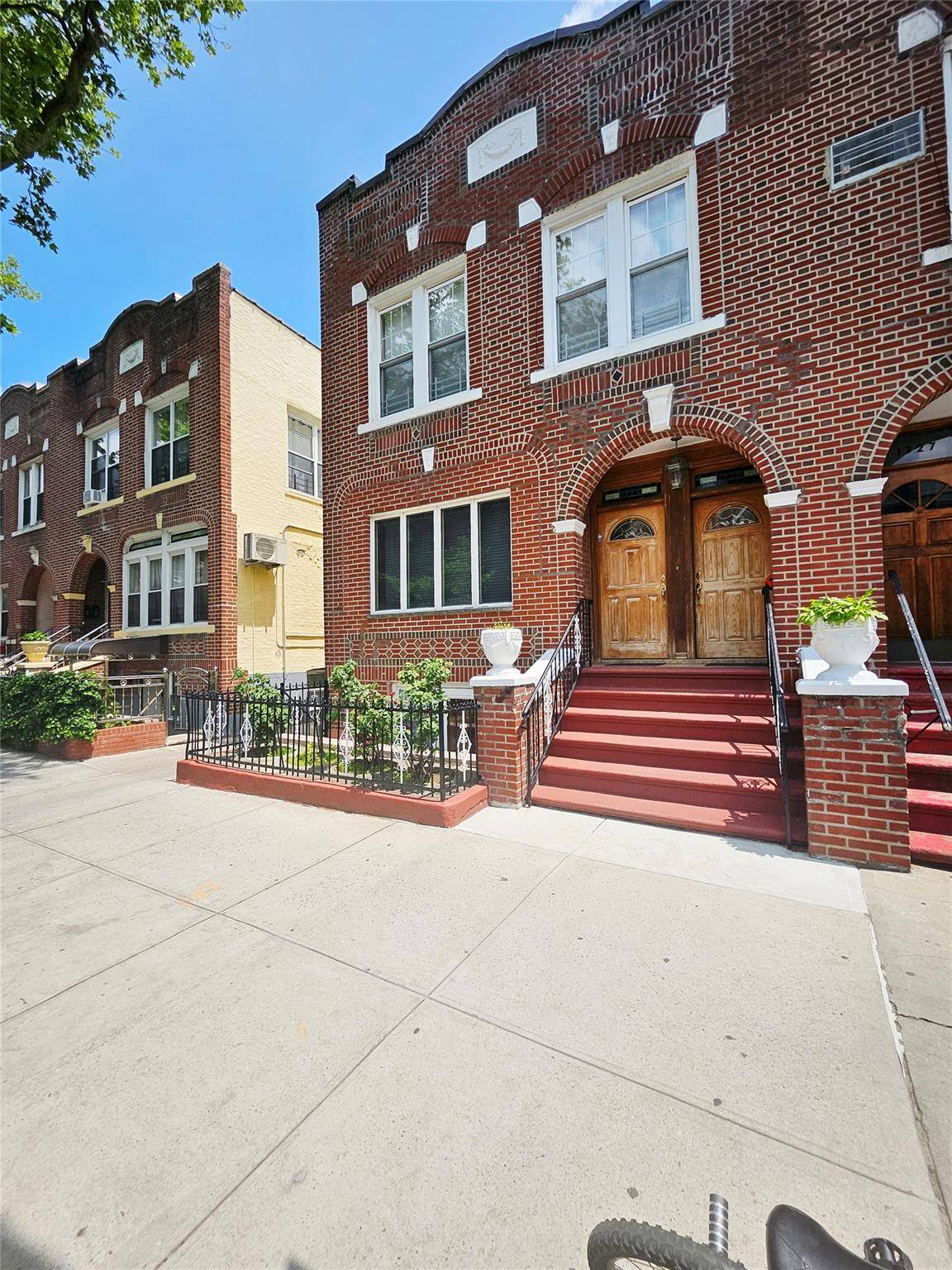 Brooklyn, NY 11223,1725 W 4th ST