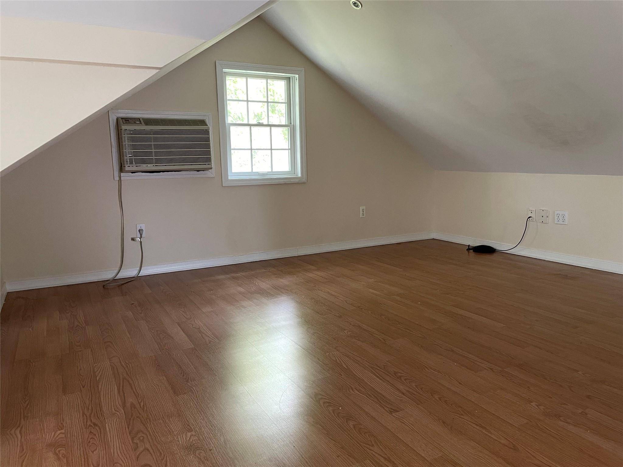 Roslyn Heights, NY 11577,36 Harding AVE #2nd Floor