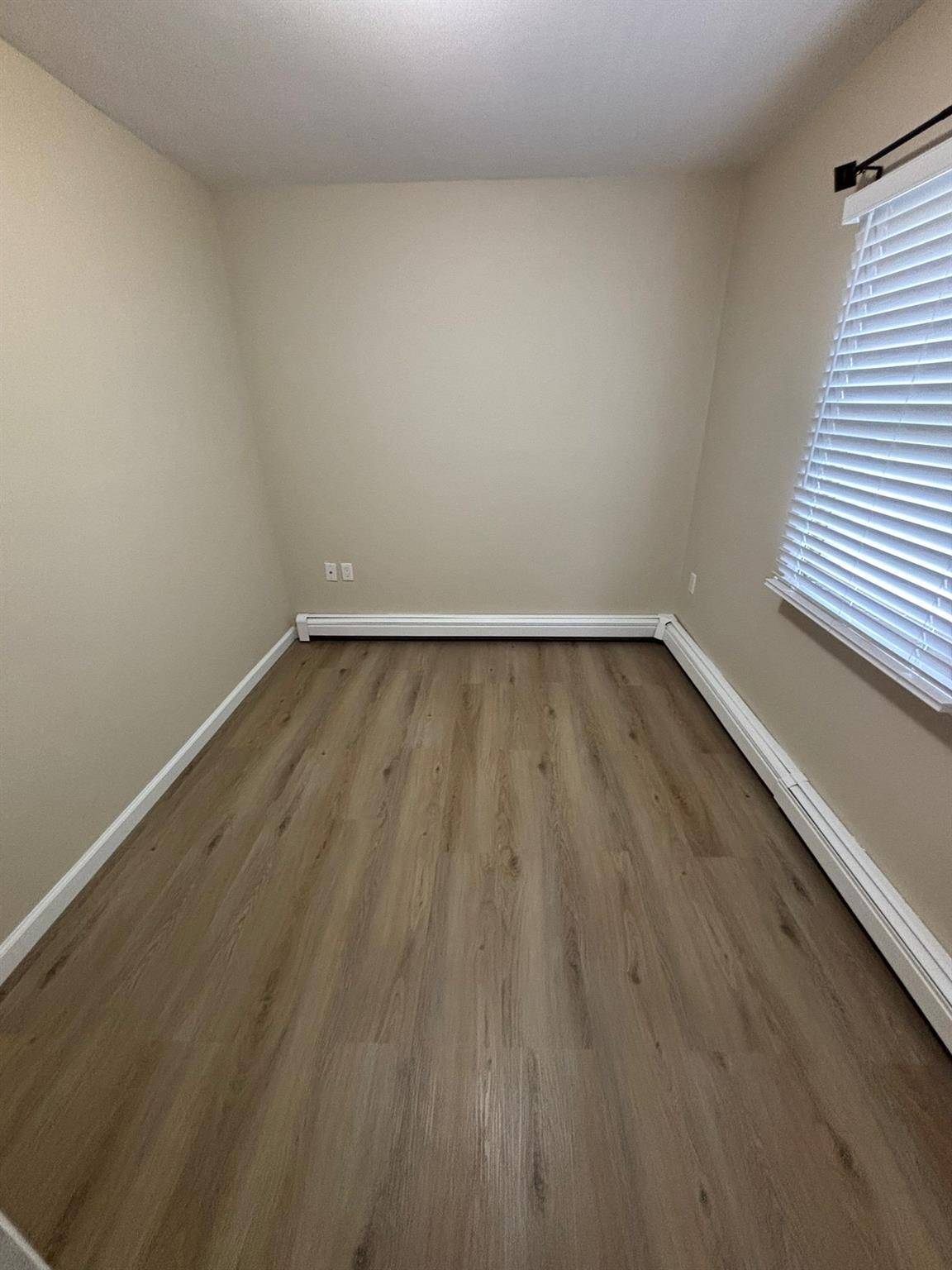 North Babylon, NY 11703,131 Longfellow AVE #1
