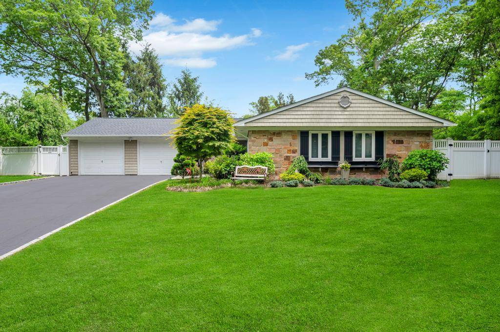 Stony Brook, NY 11790,19 Skylark LN