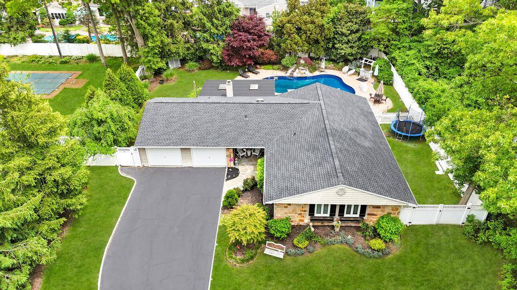 Stony Brook, NY 11790,19 Skylark LN