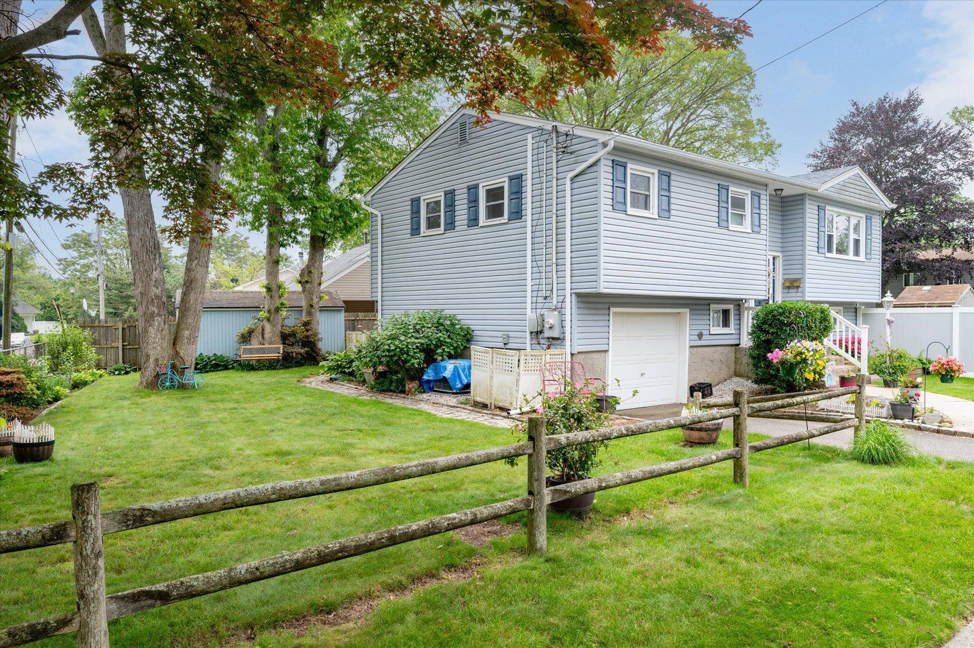 Melville, NY 11747,18 Rainer ST