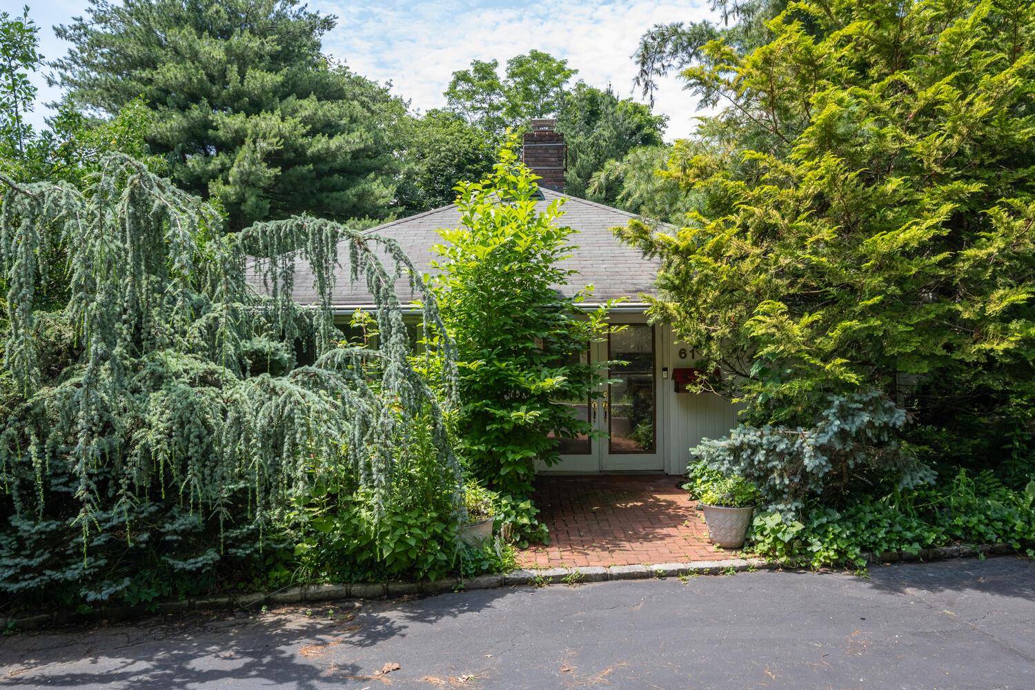 Roslyn Heights, NY 11577,61 Locust LN