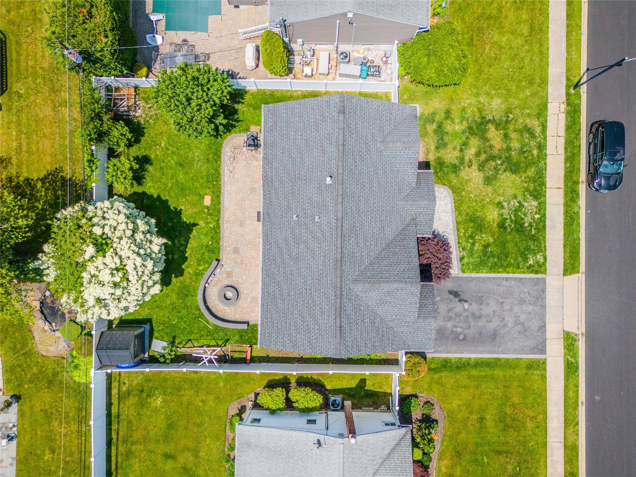 Plainview, NY 11803,20 Frederick DR