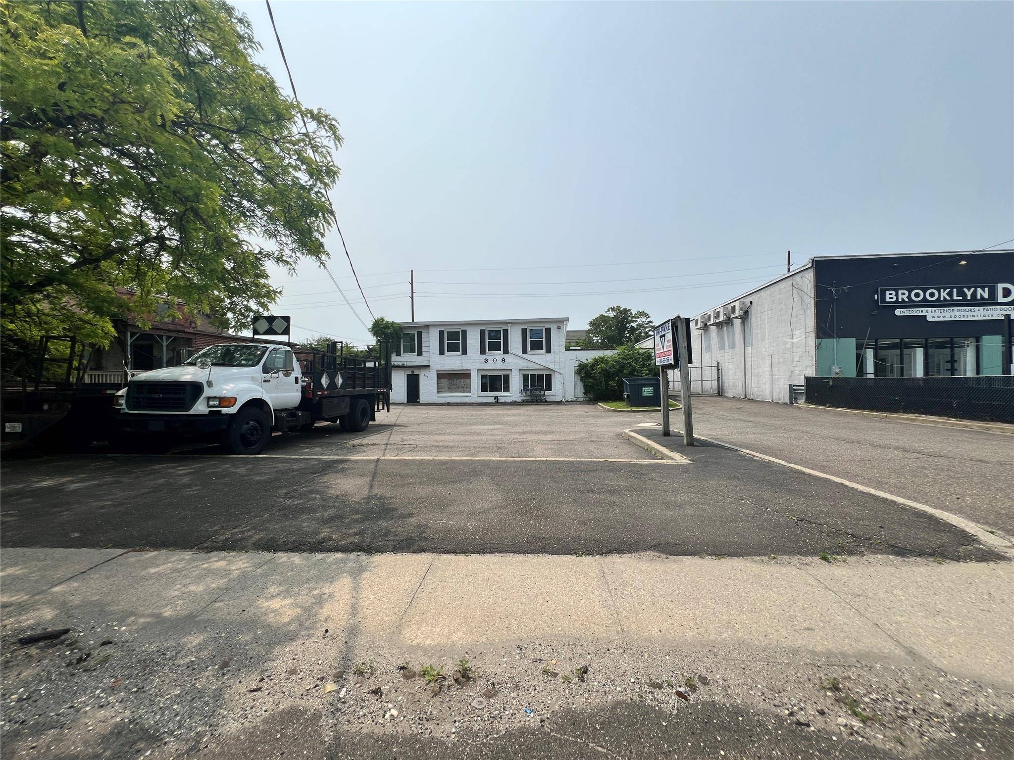 Farmingdale, NY 11735,306-308 Route 109