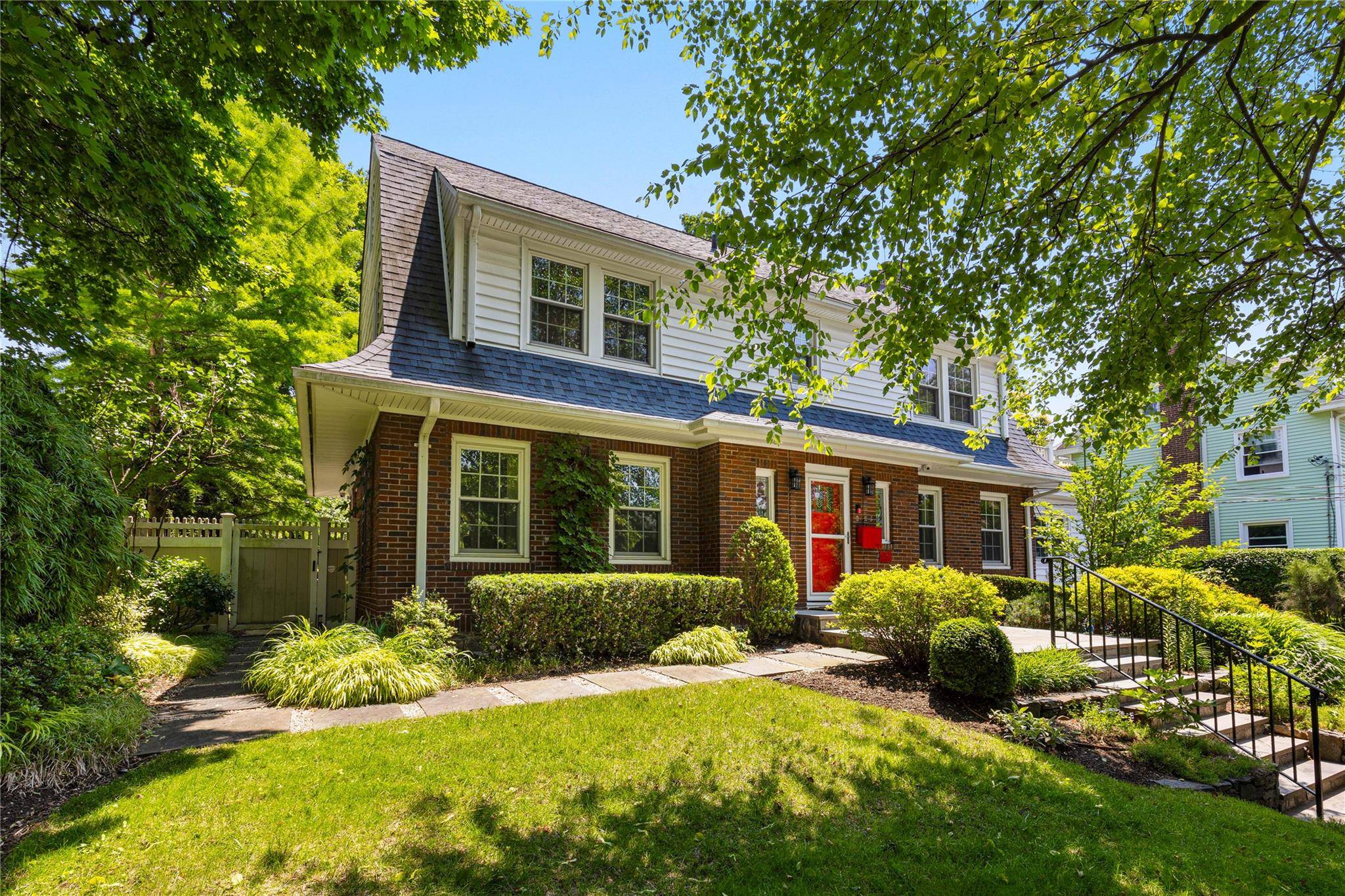 White Plains, NY 10606,225 Fisher AVE