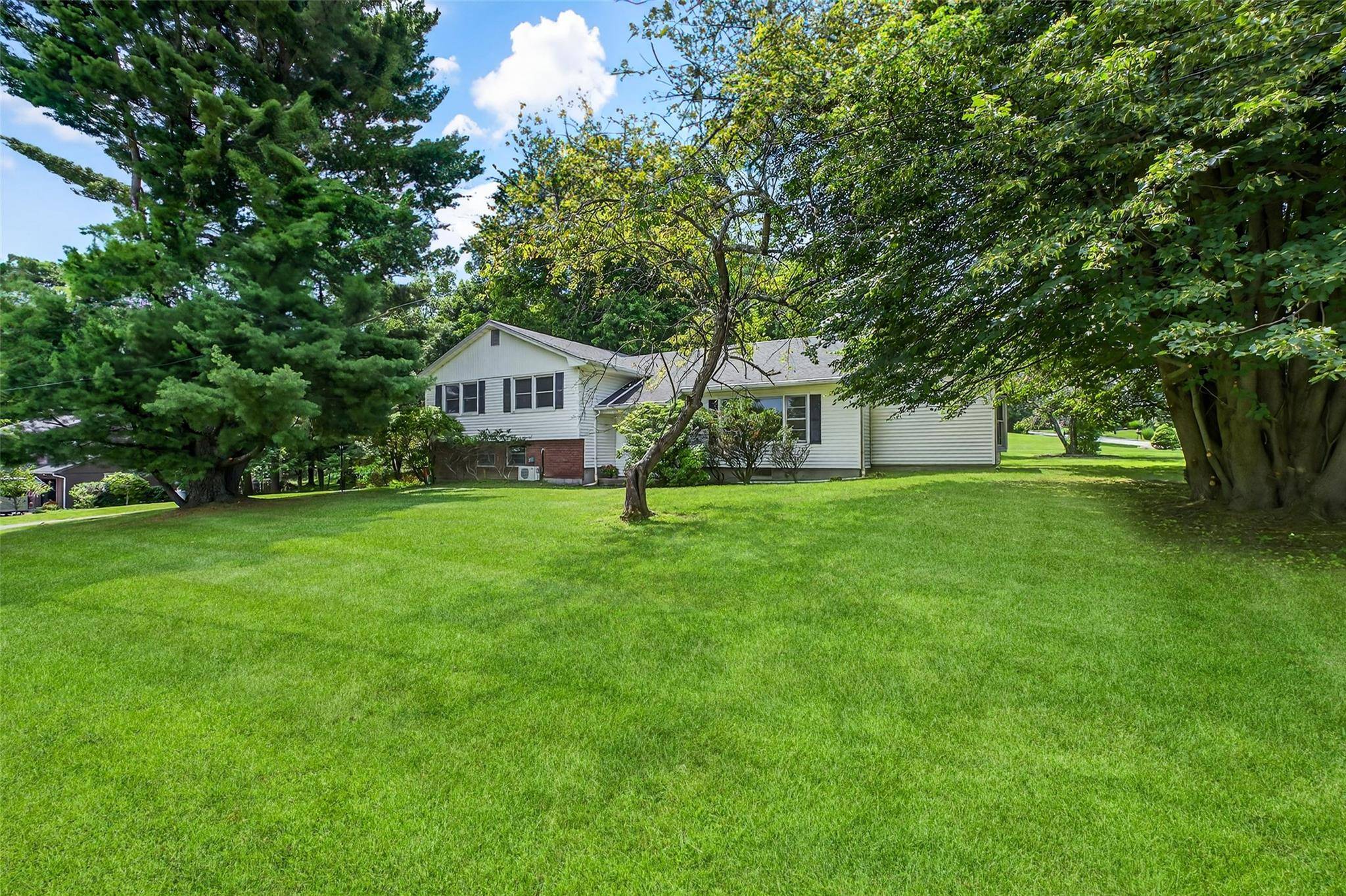 Carmel, NY 10512,21 Sunnycrest RD