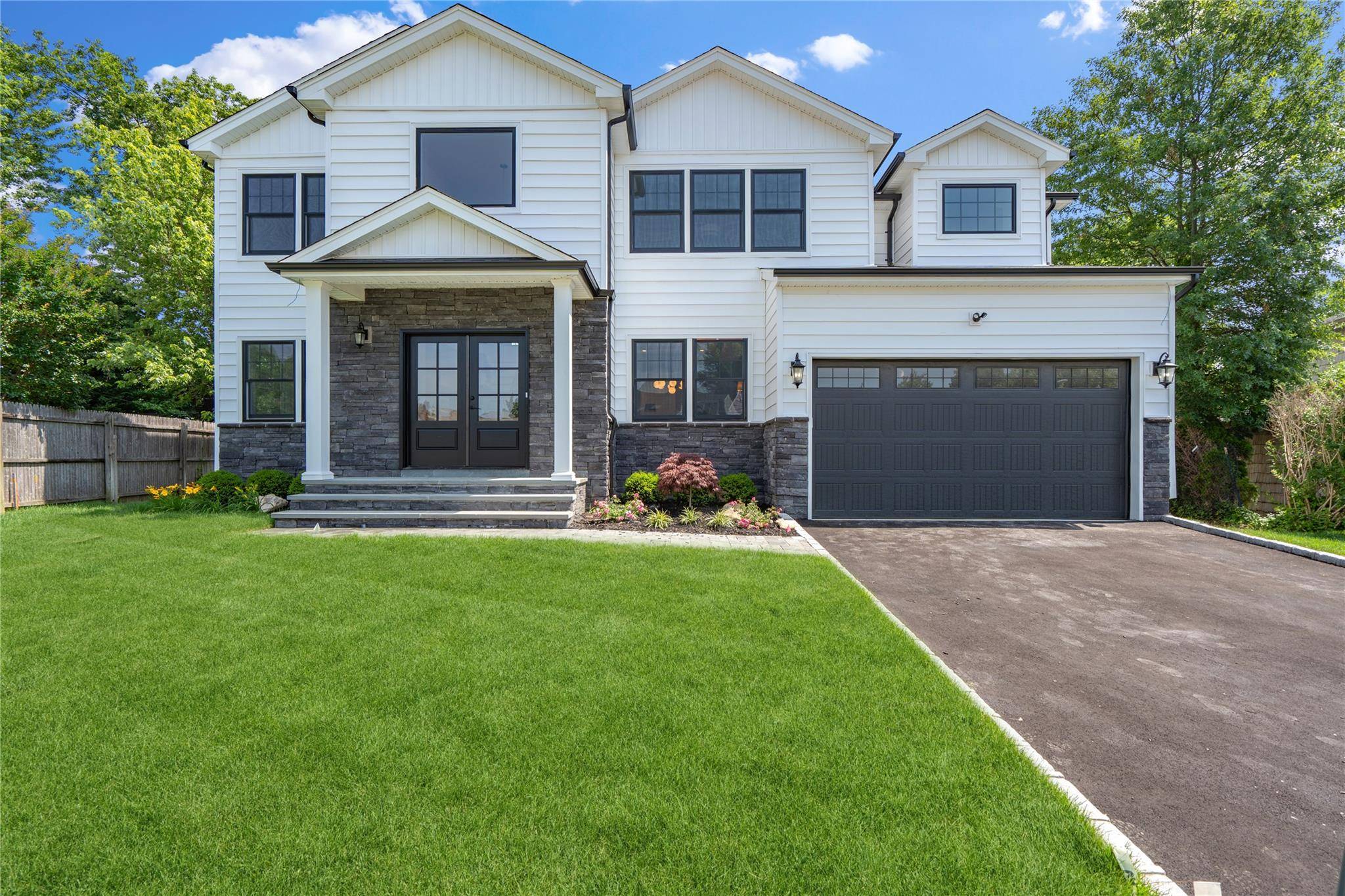 Plainview, NY 11803,7 Eton PL