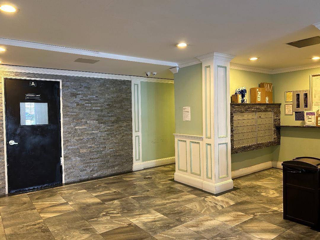 Howard Beach, NY 11414,85-10 151st AVE #5 G