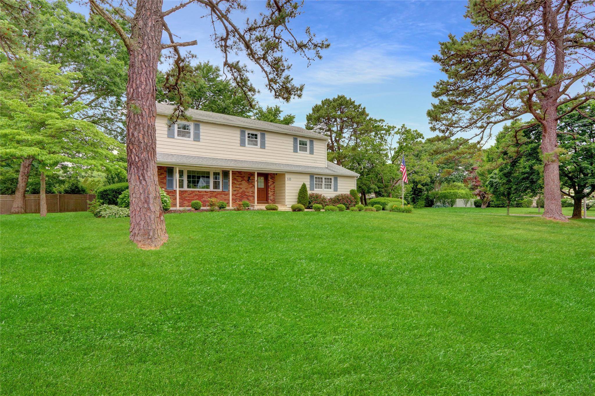 Nesconset, NY 11767,10 Heritage PL