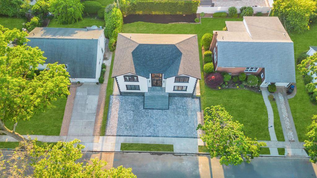 Valley Stream, NY 11581,22 Elderberry LN
