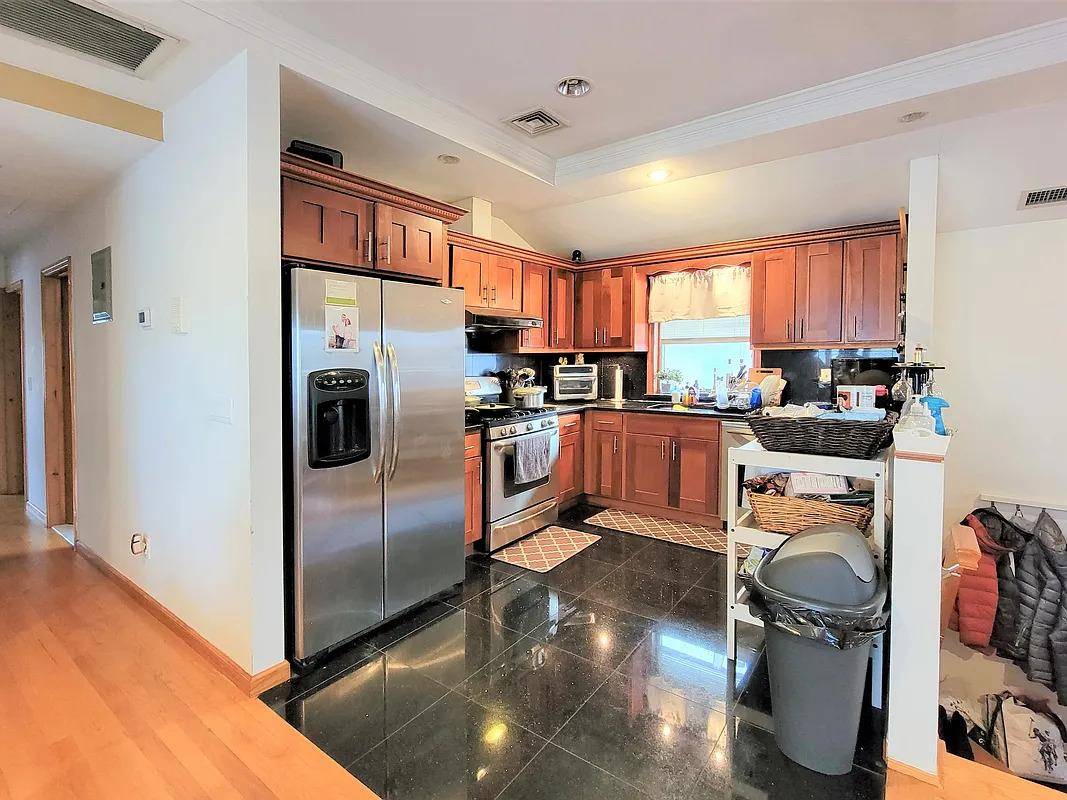Bayside, NY 11364,64-53 231st ST #2