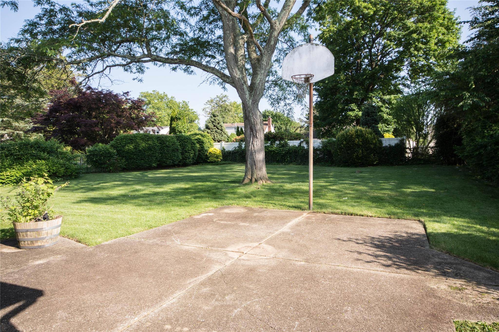 Huntington Station, NY 11746,66 Tippin DR