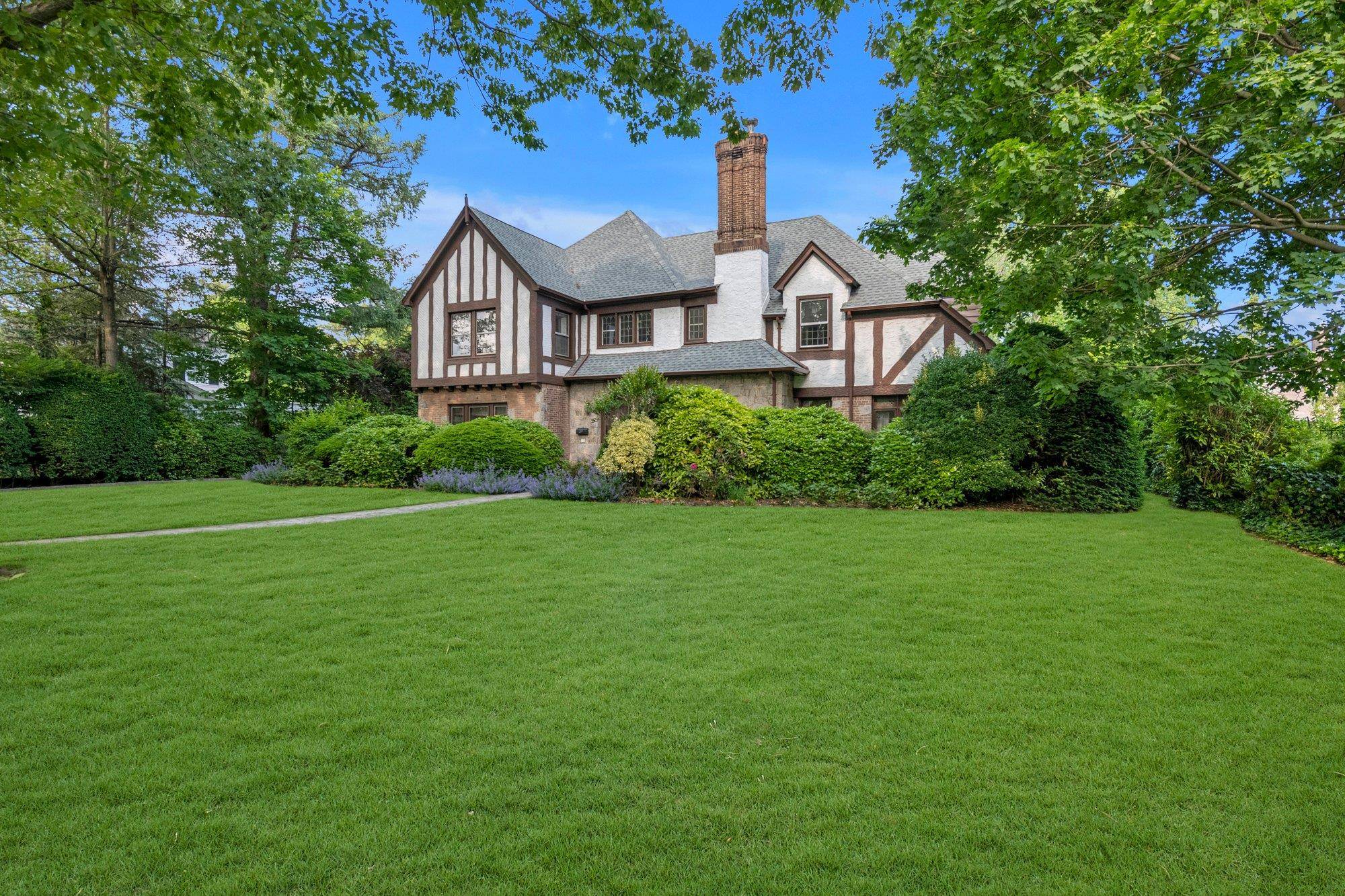 Garden City, NY 11530,77 Hampton RD