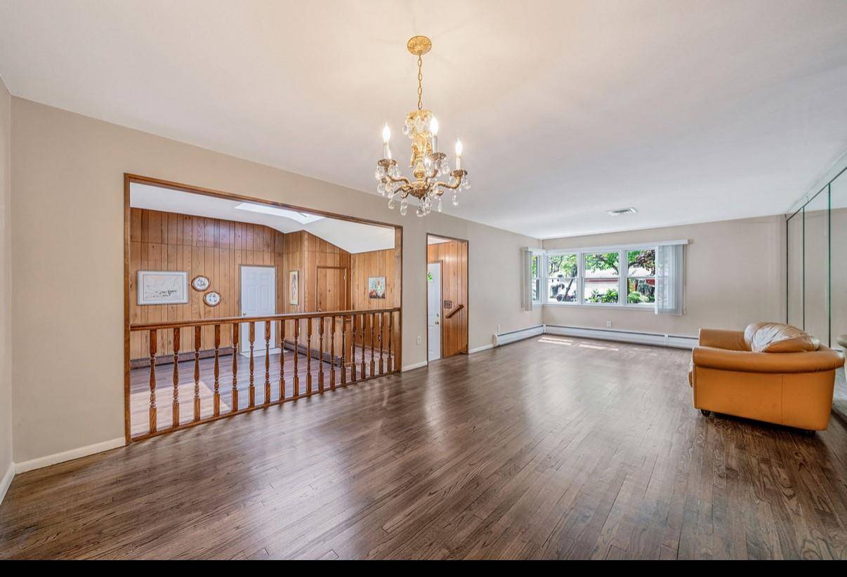 Commack, NY 11725,1 Leeward LN