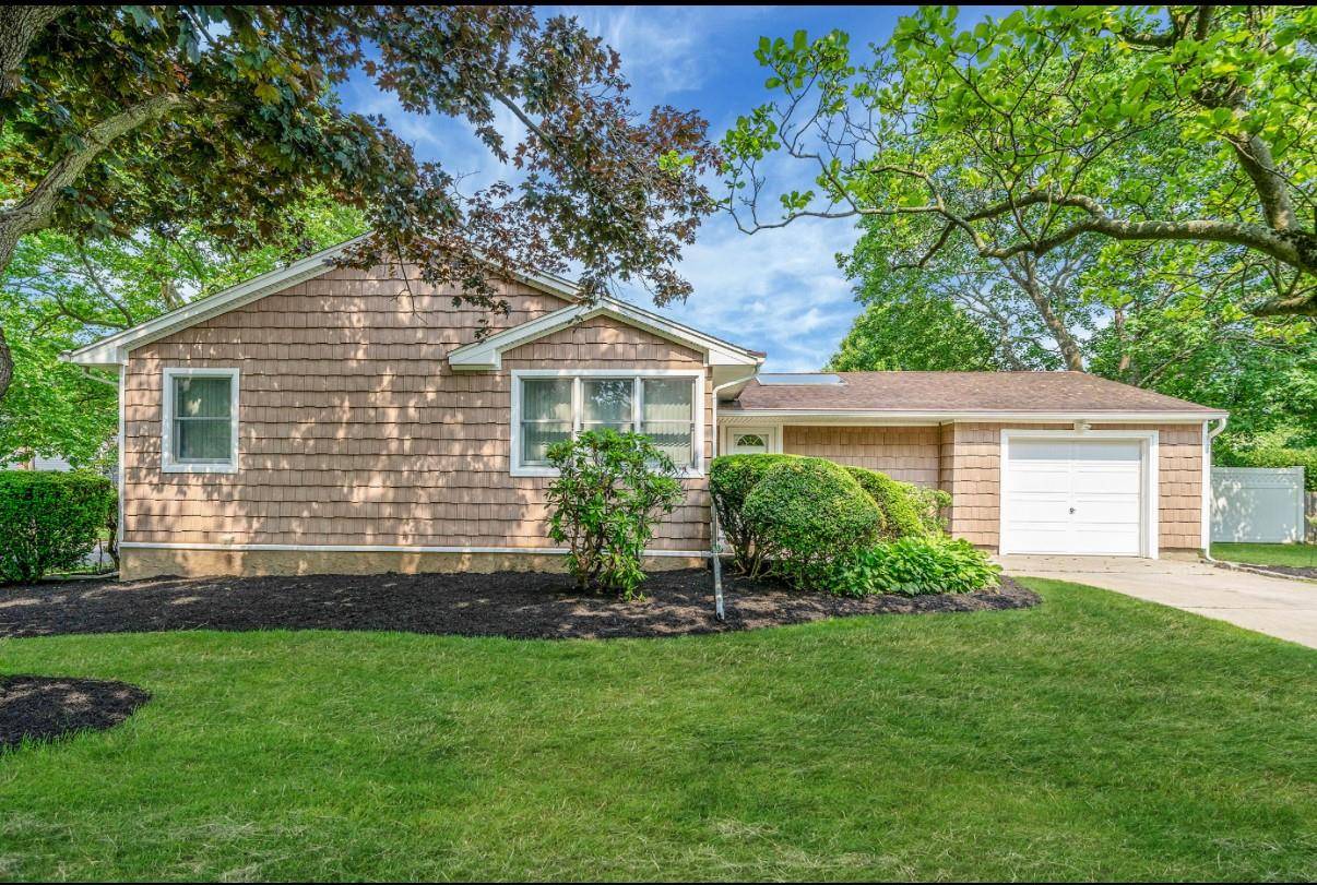 Commack, NY 11725,1 Leeward LN