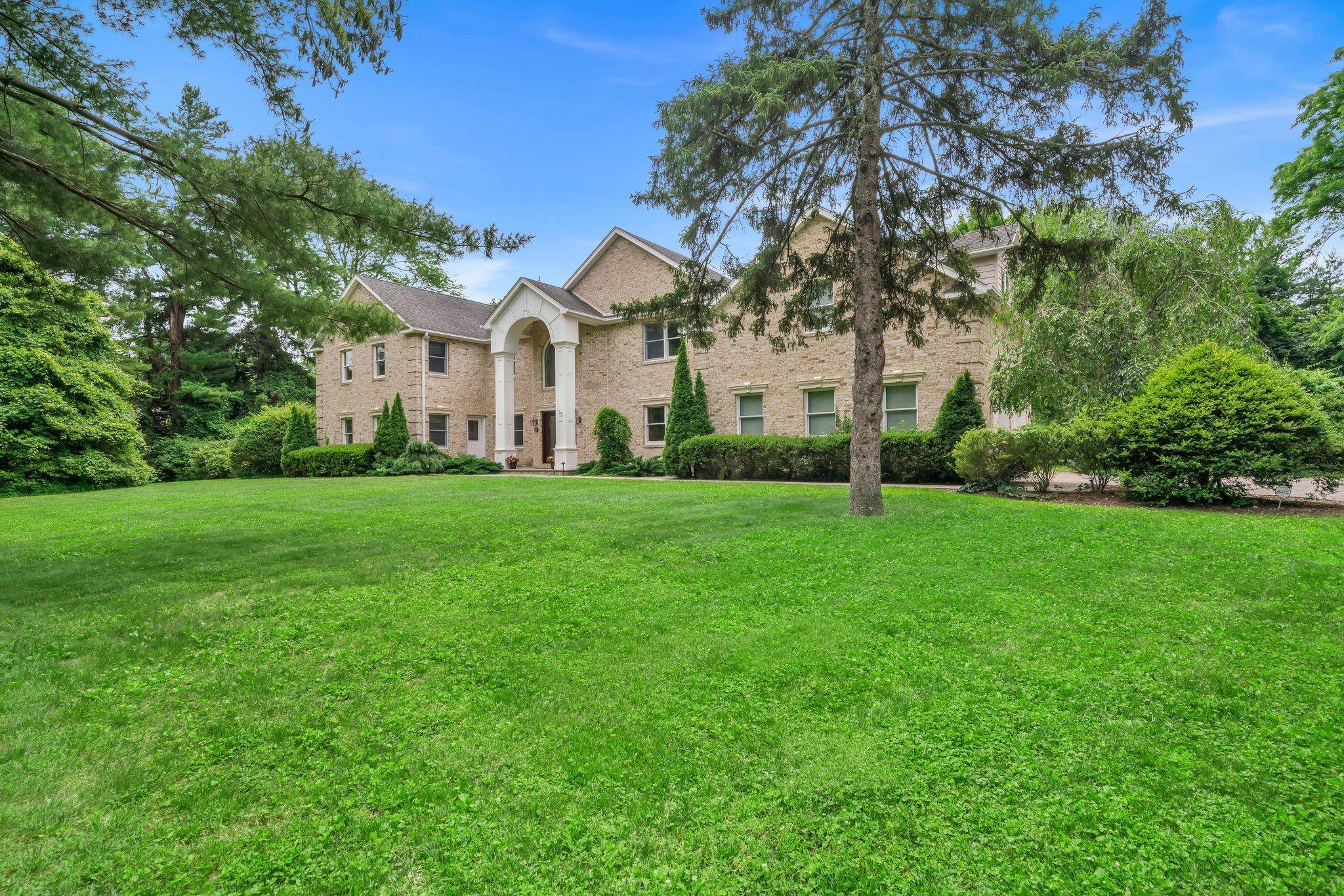 Upper Brookville, NY 11545,13 Locust LN