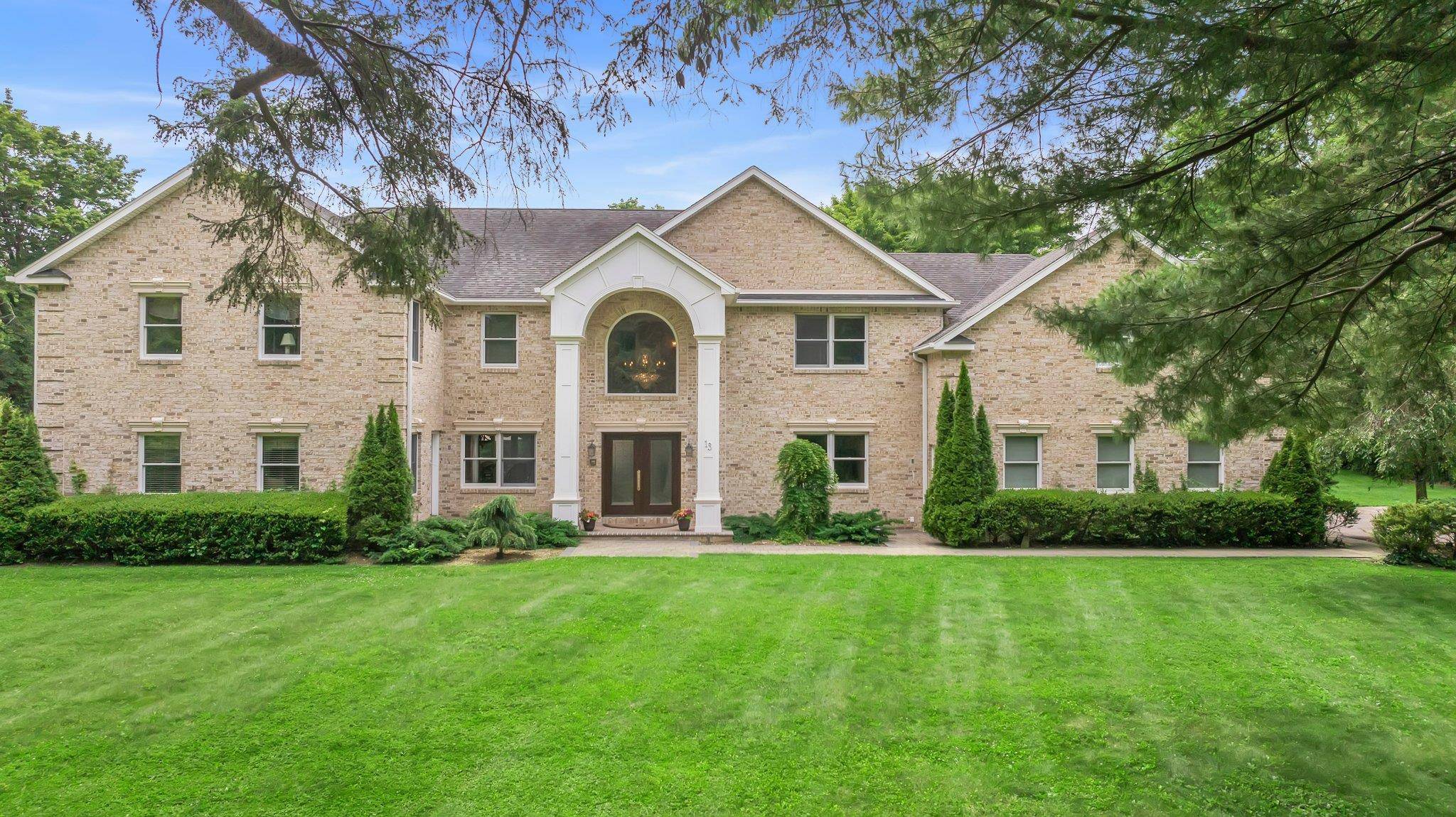 Upper Brookville, NY 11545,13 Locust LN