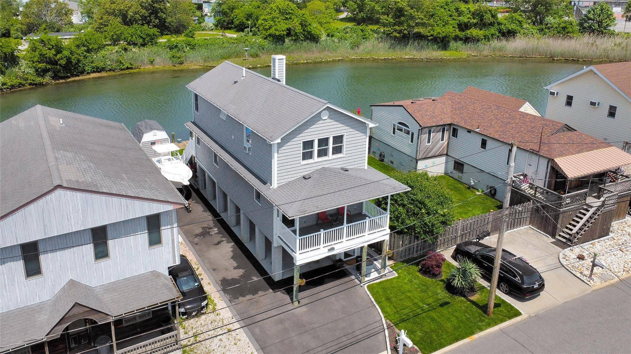 Seaford, NY 11783,3717 Somerset DR