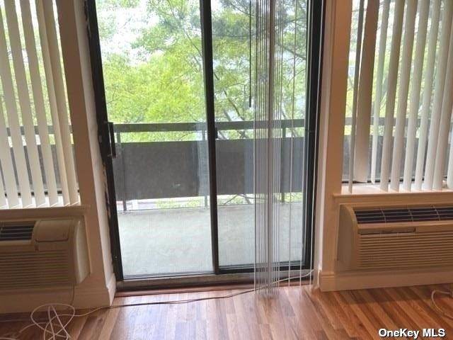 Great Neck, NY 11021,141 Great Neck RD #3A
