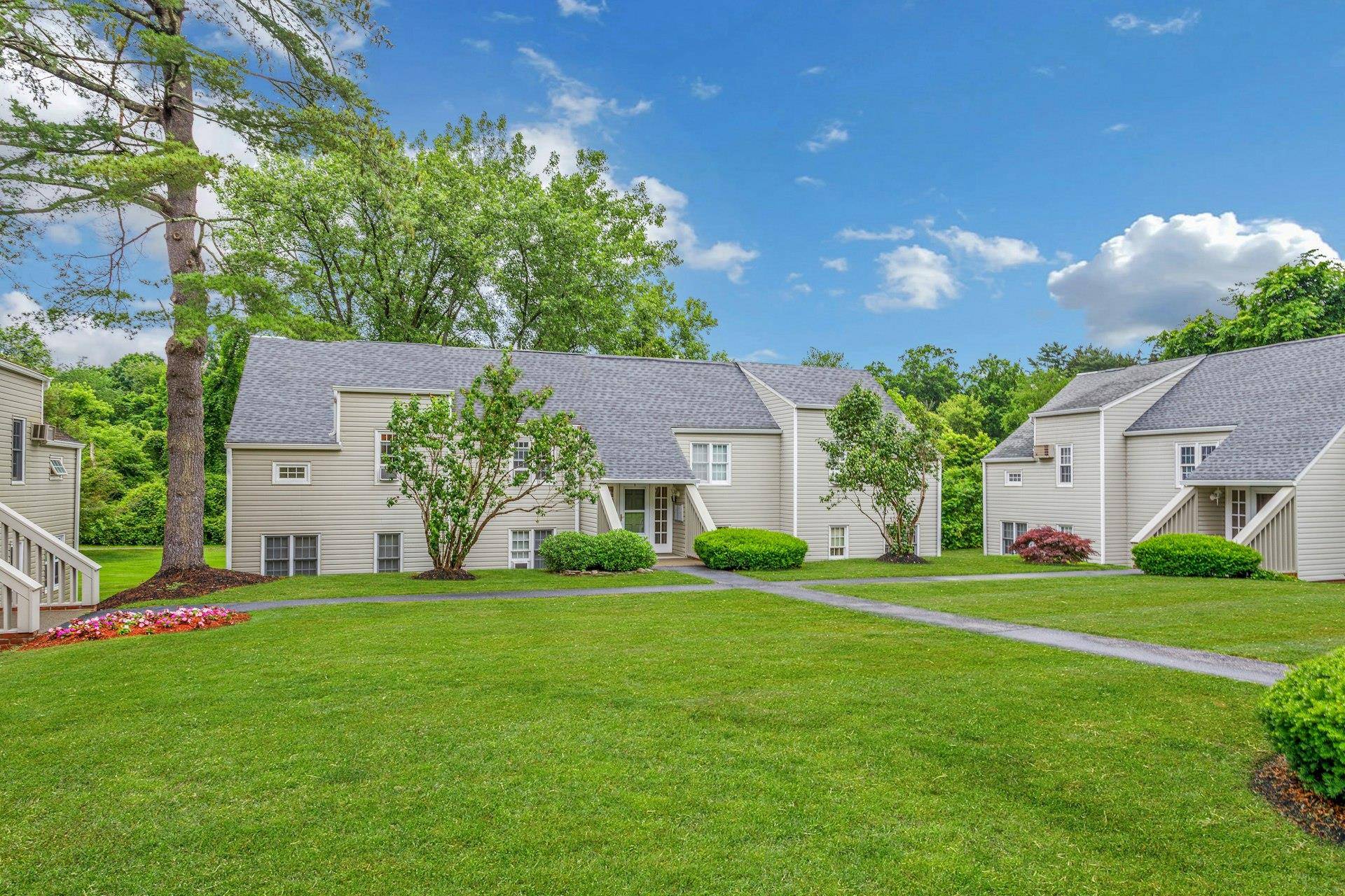 Brewster, NY 10509,804 Holly Stream CT