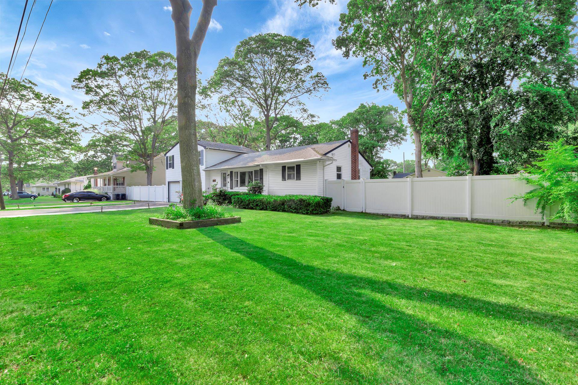 Mastic Beach, NY 11951,11 President RD